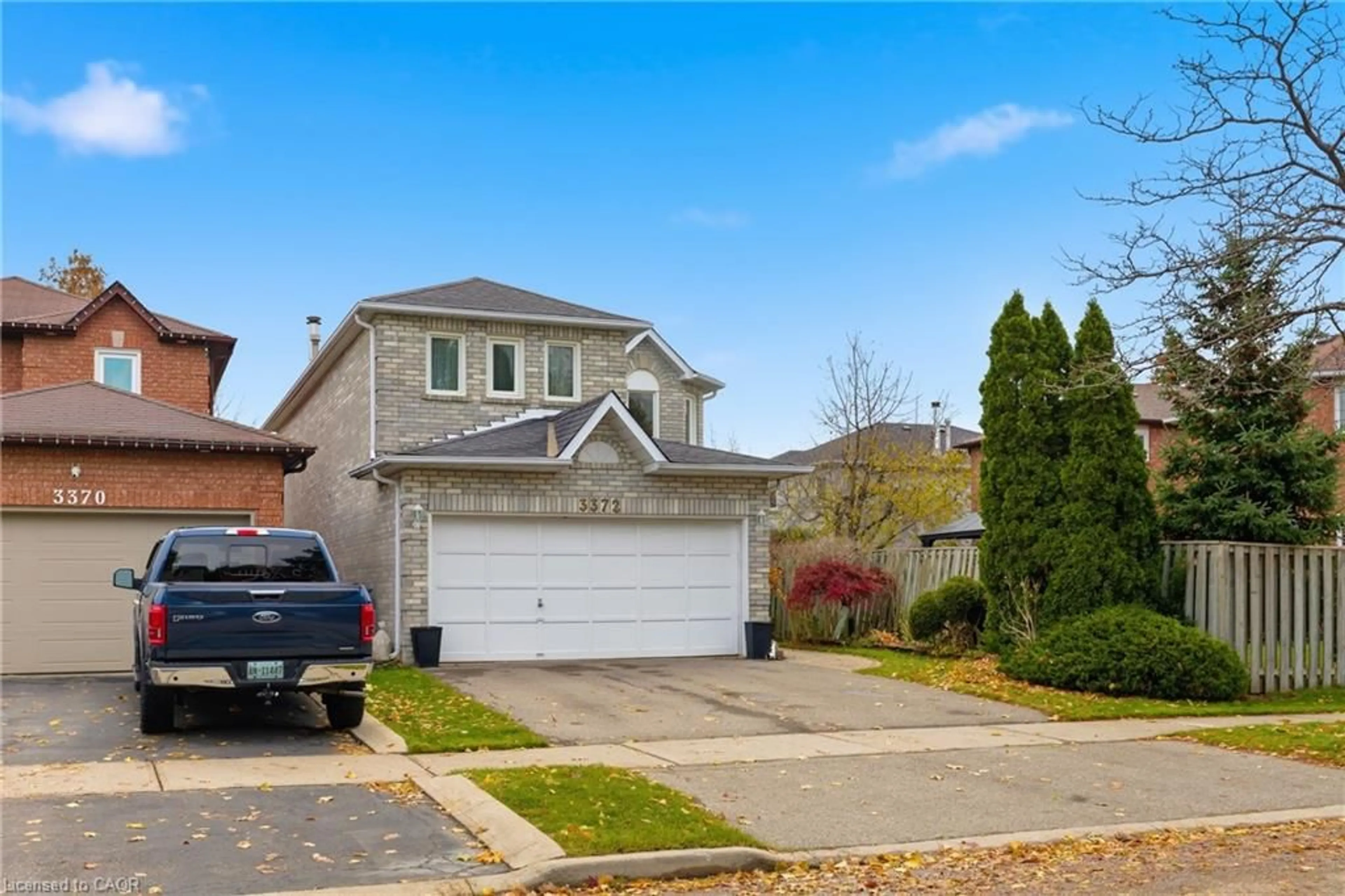 Home with vinyl exterior material, street for 3372 Bobwhite Mews, Mississauga Ontario L5N 6E7