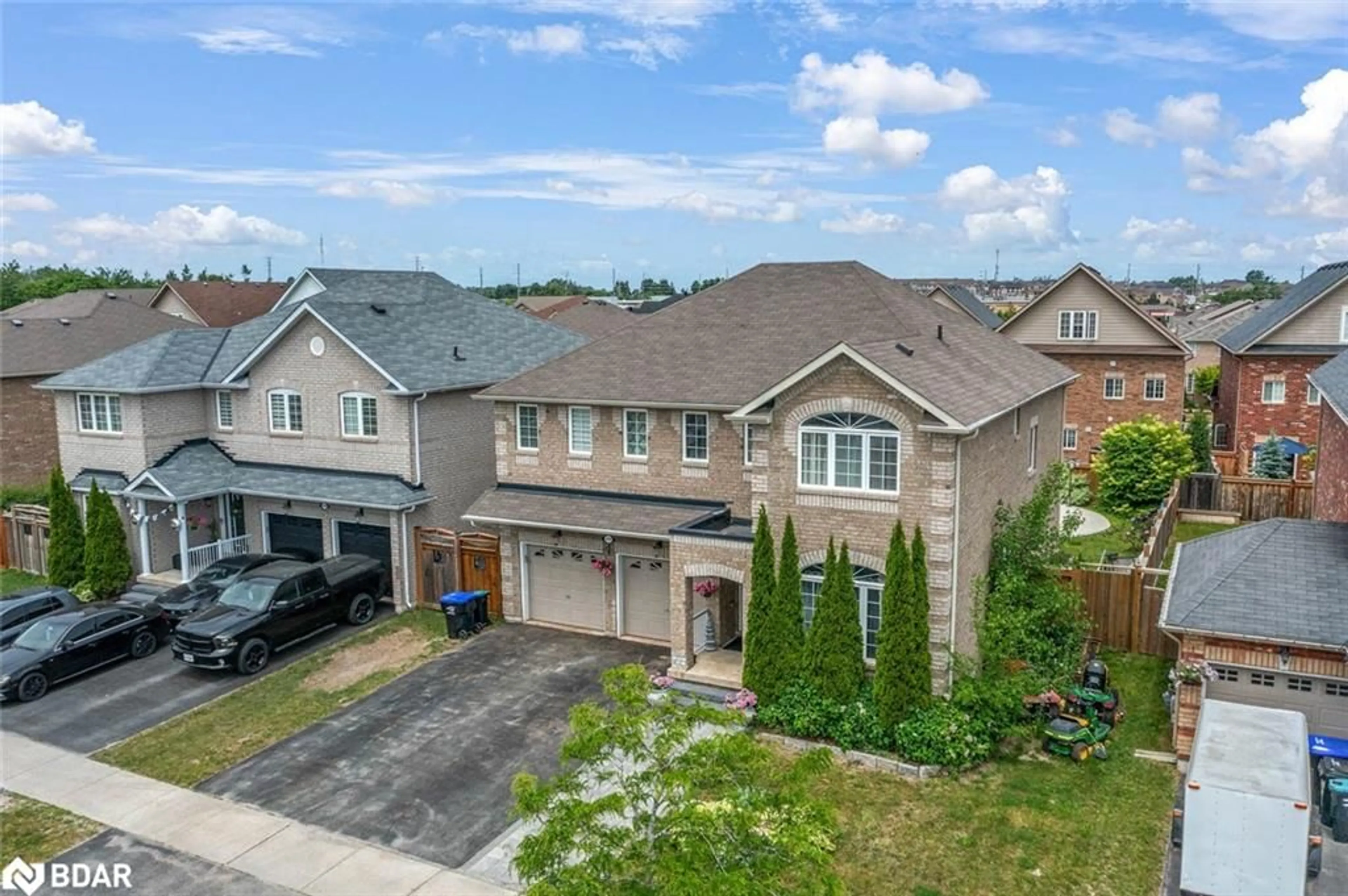 A pic from outside/outdoor area/front of a property/back of a property/a pic from drone, street for 1426 Kellough Street, Innisfil Ontario L9S 4B7