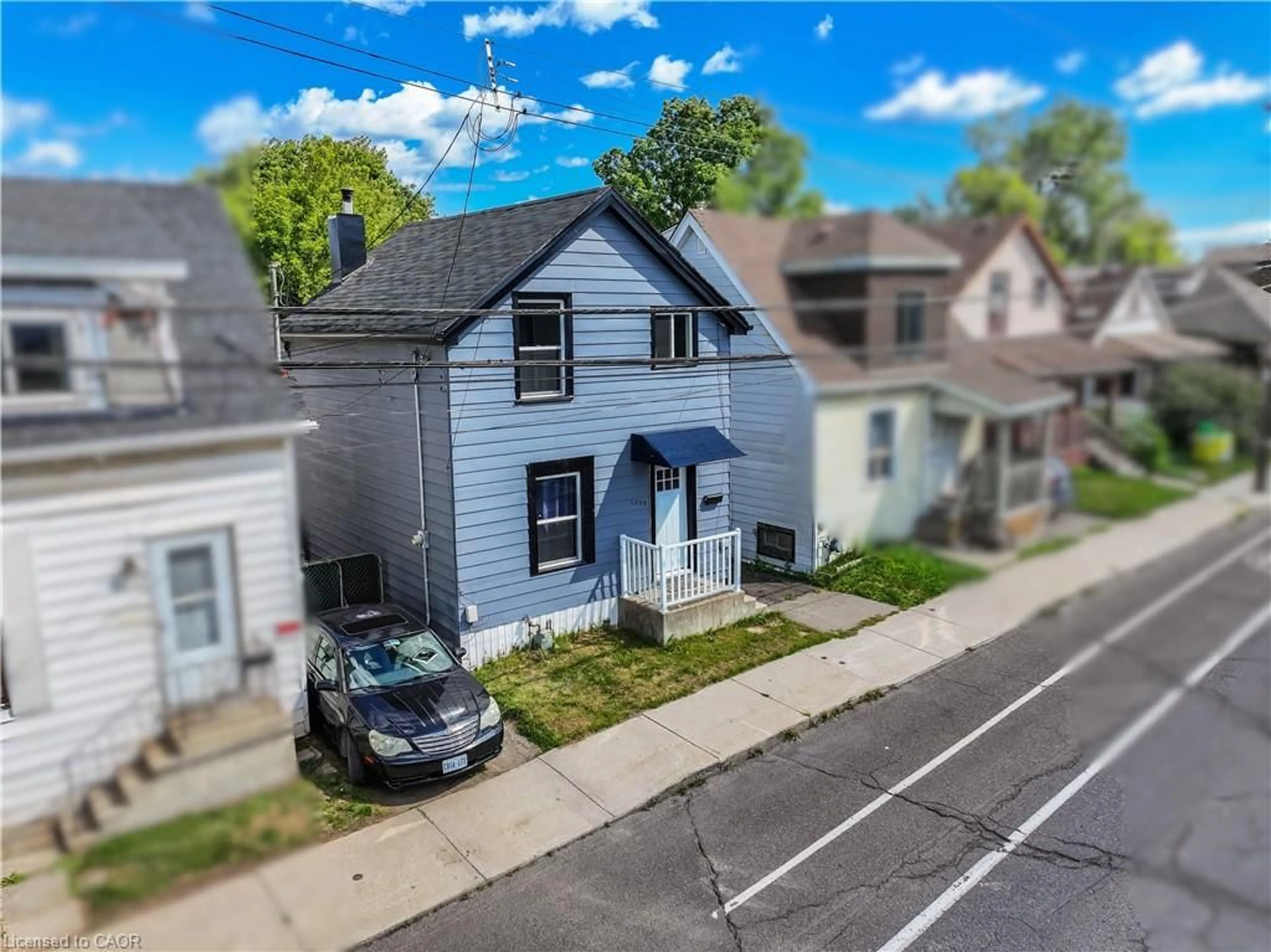 A pic from outside/outdoor area/front of a property/back of a property/a pic from drone, street for 1275 Cannon St, Hamilton Ontario L8H 1V5