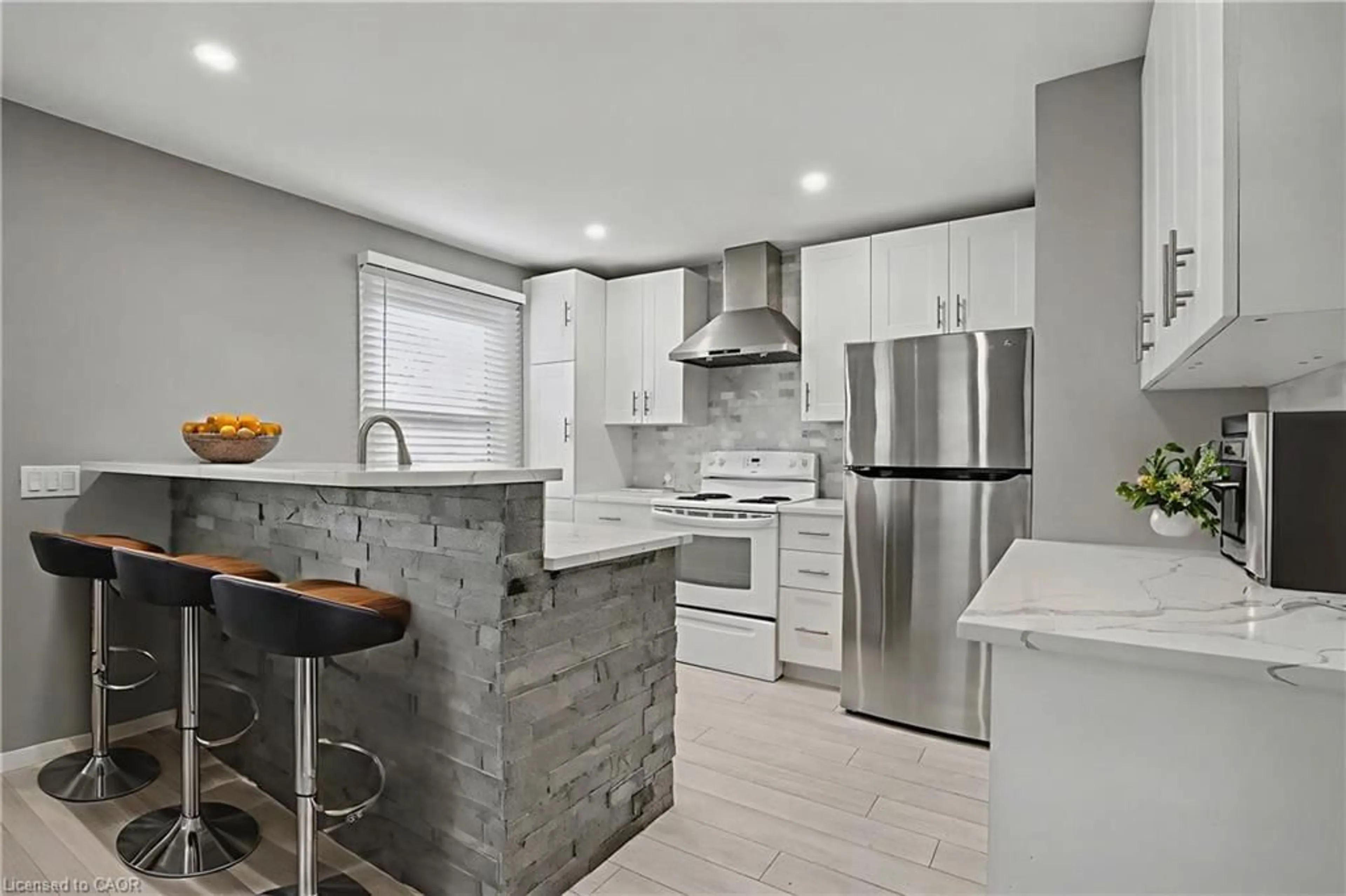 Open concept kitchen, ceramic/tile floor for 67 Seventh Ave, Brantford Ontario N3S 1B5