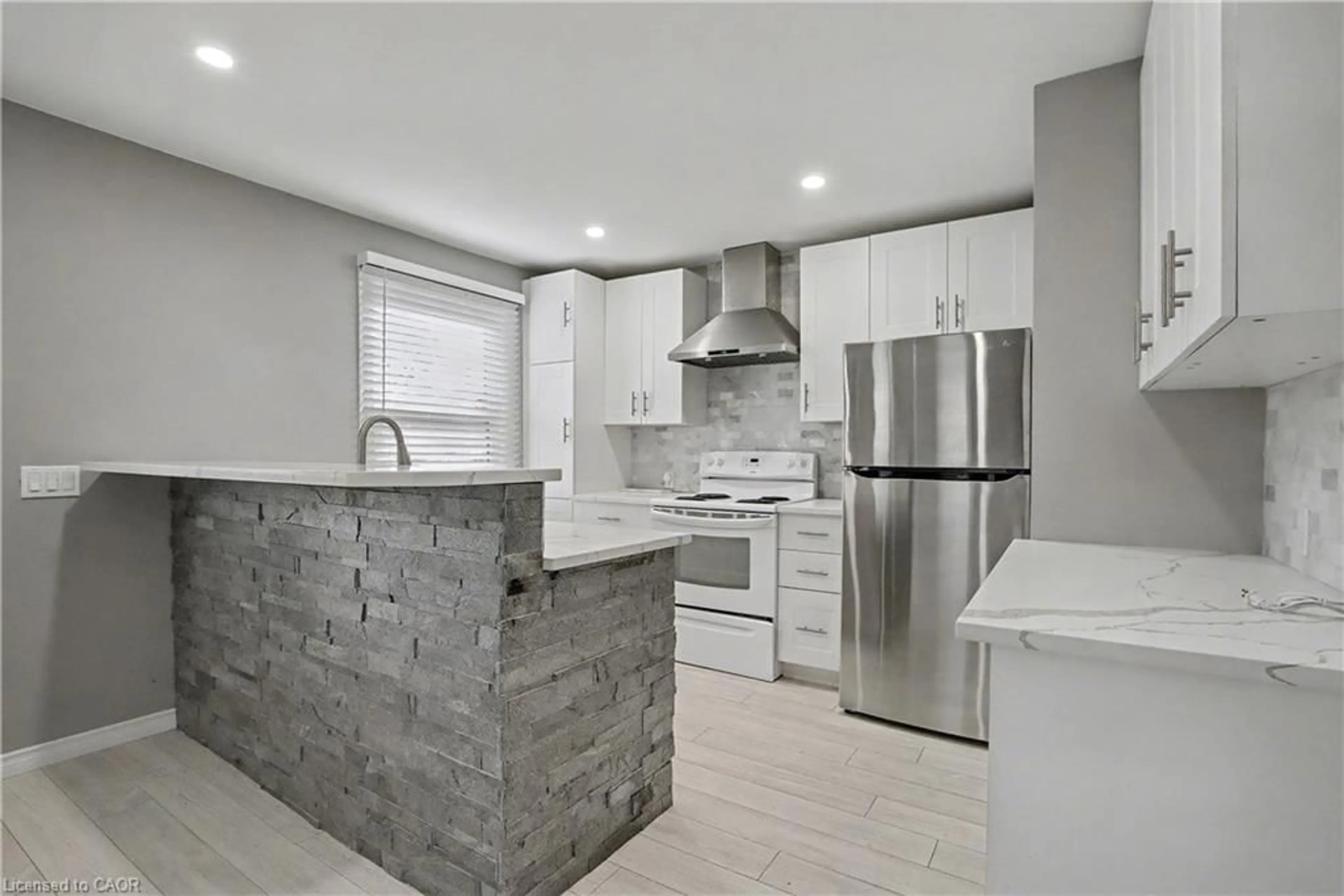 Open concept kitchen, ceramic/tile floor for 67 Seventh Ave, Brantford Ontario N3S 1B5