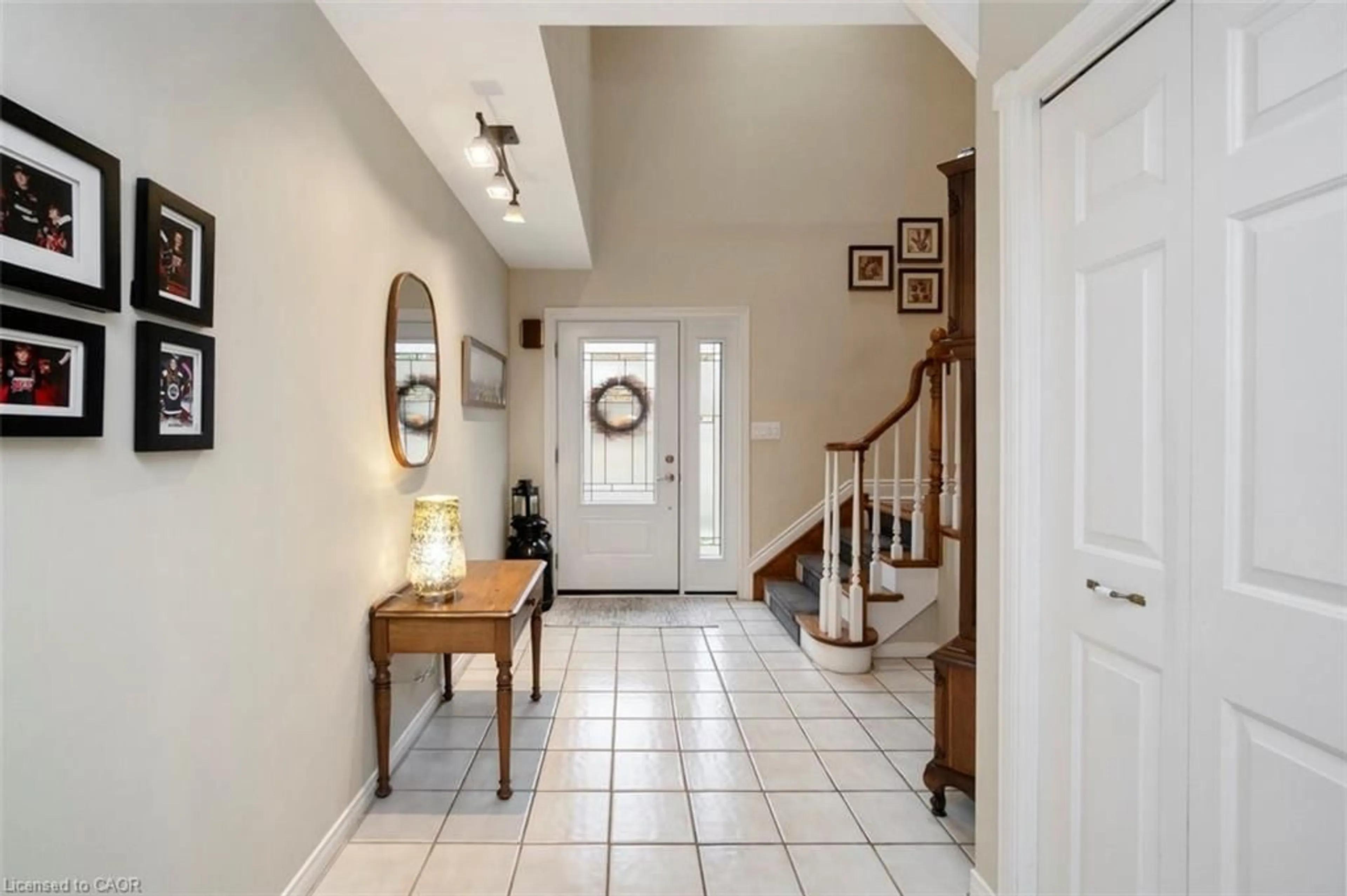 Indoor entryway for 191 Terrence Park Dr, Ancaster Ontario L9G 1C6