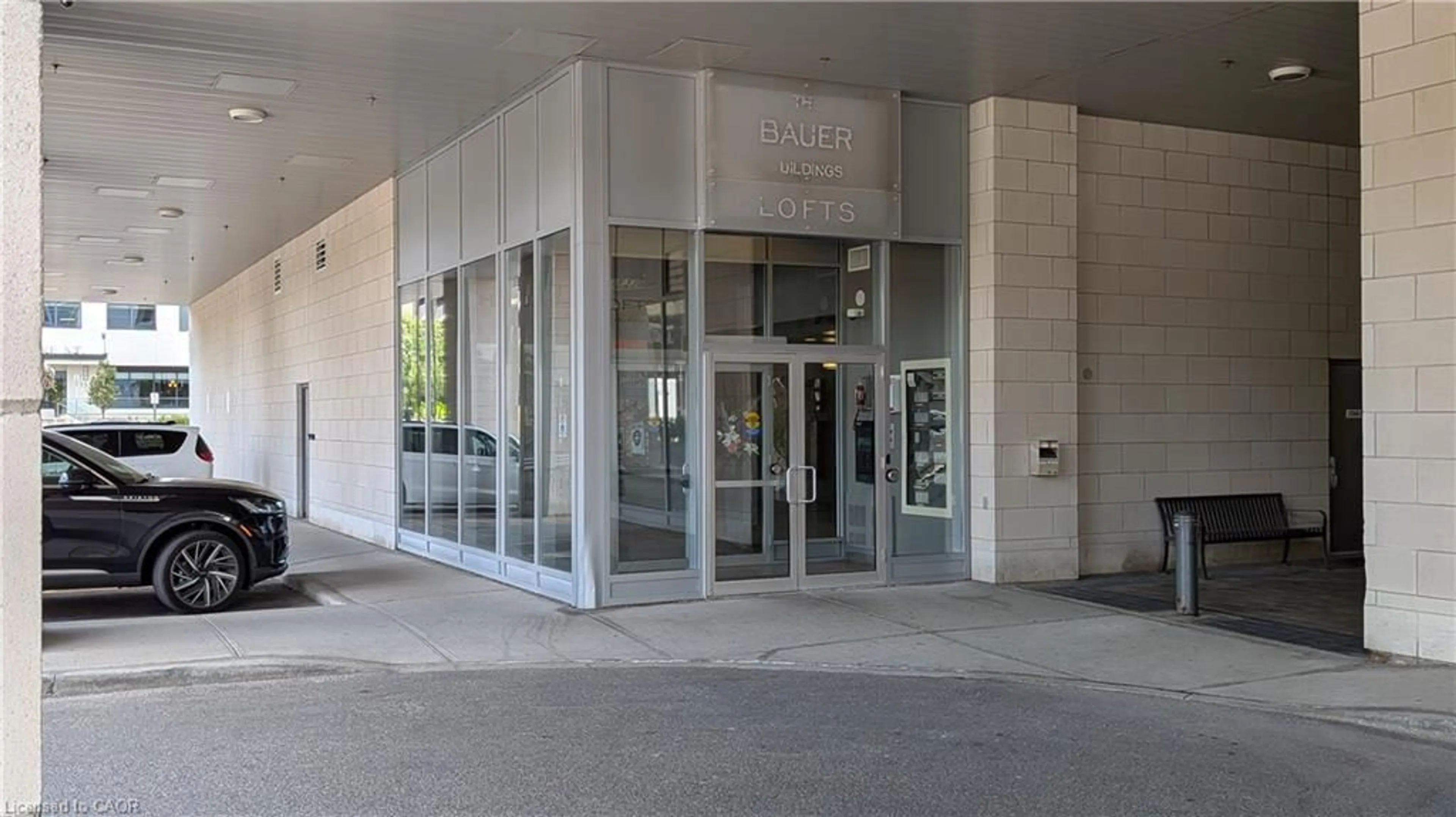 Indoor foyer for 191 King St #213, Waterloo Ontario N2J 1R1
