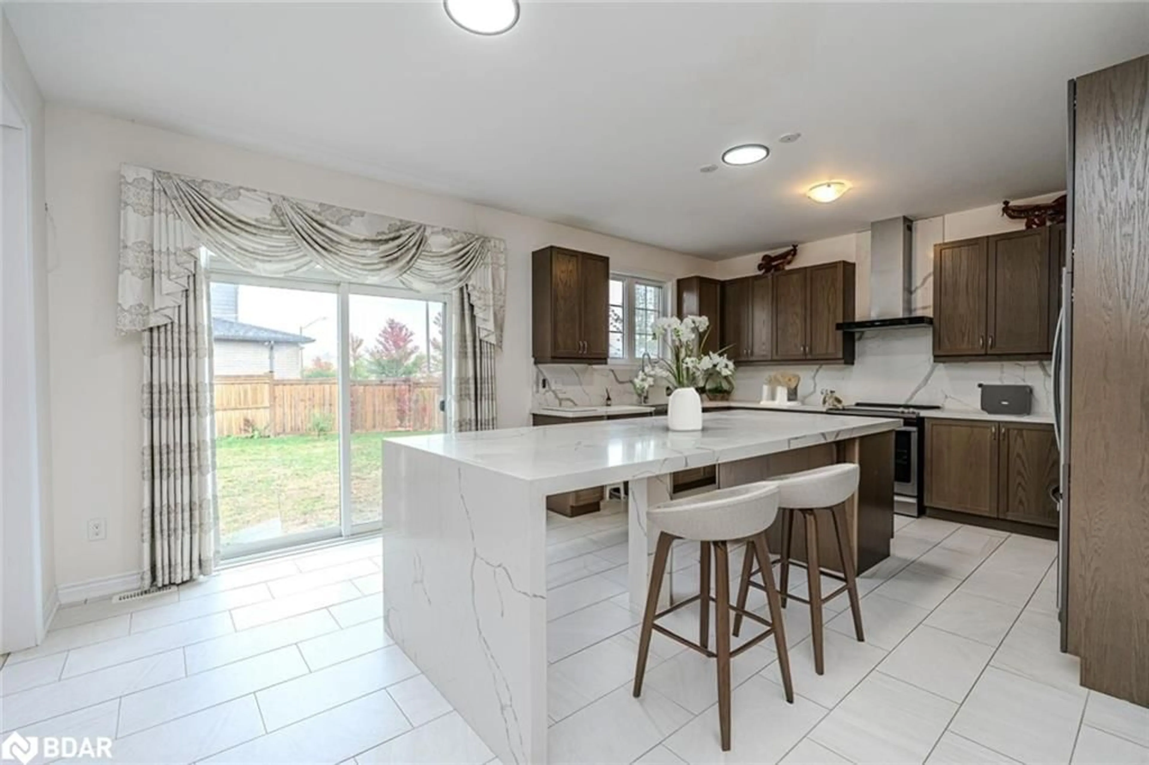 Open concept kitchen, ceramic/tile floor for 3027 Monarch Drive, Orillia Ontario L3V 8K3