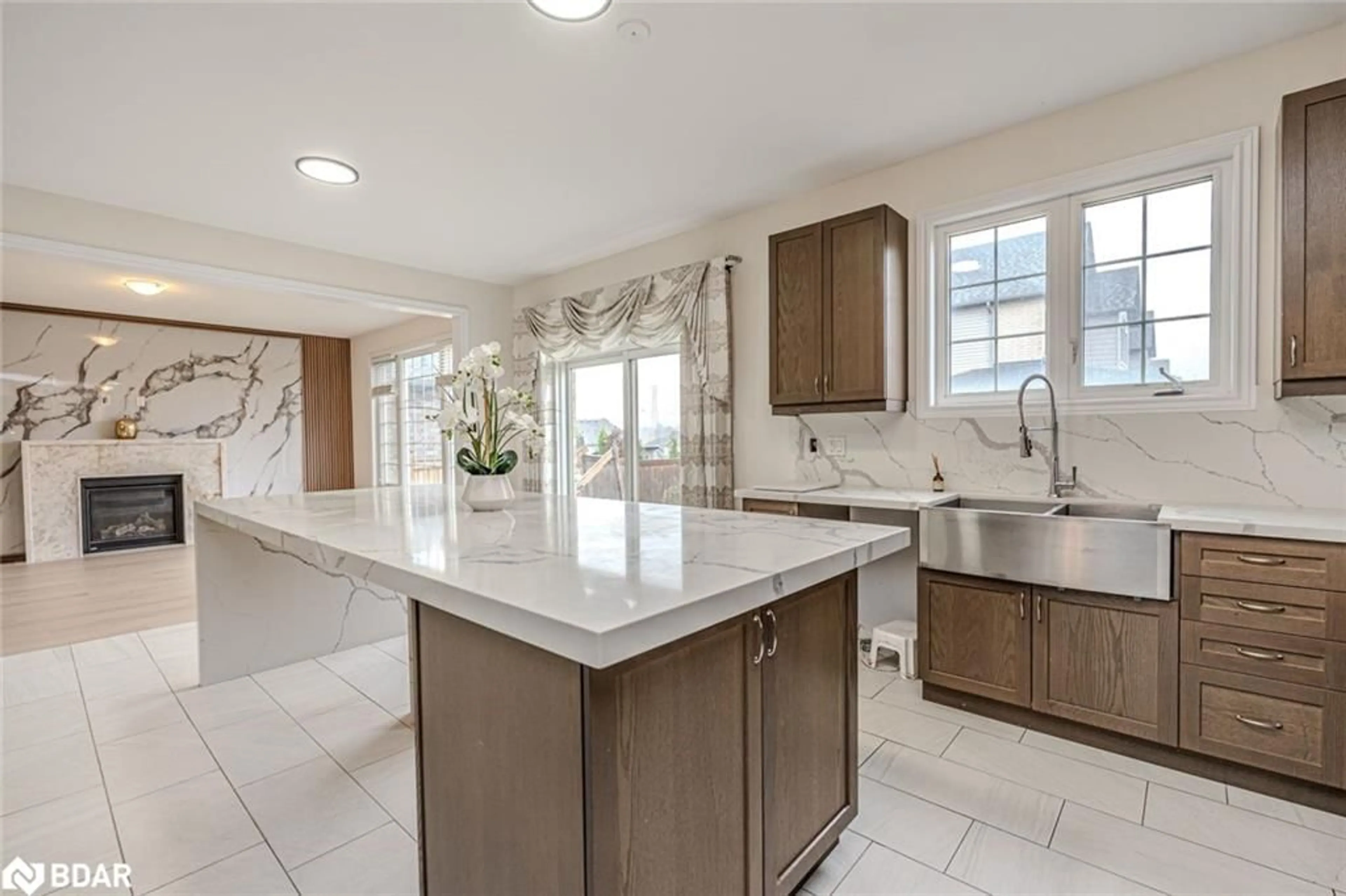 Open concept kitchen, ceramic/tile floor for 3027 Monarch Drive, Orillia Ontario L3V 8K3