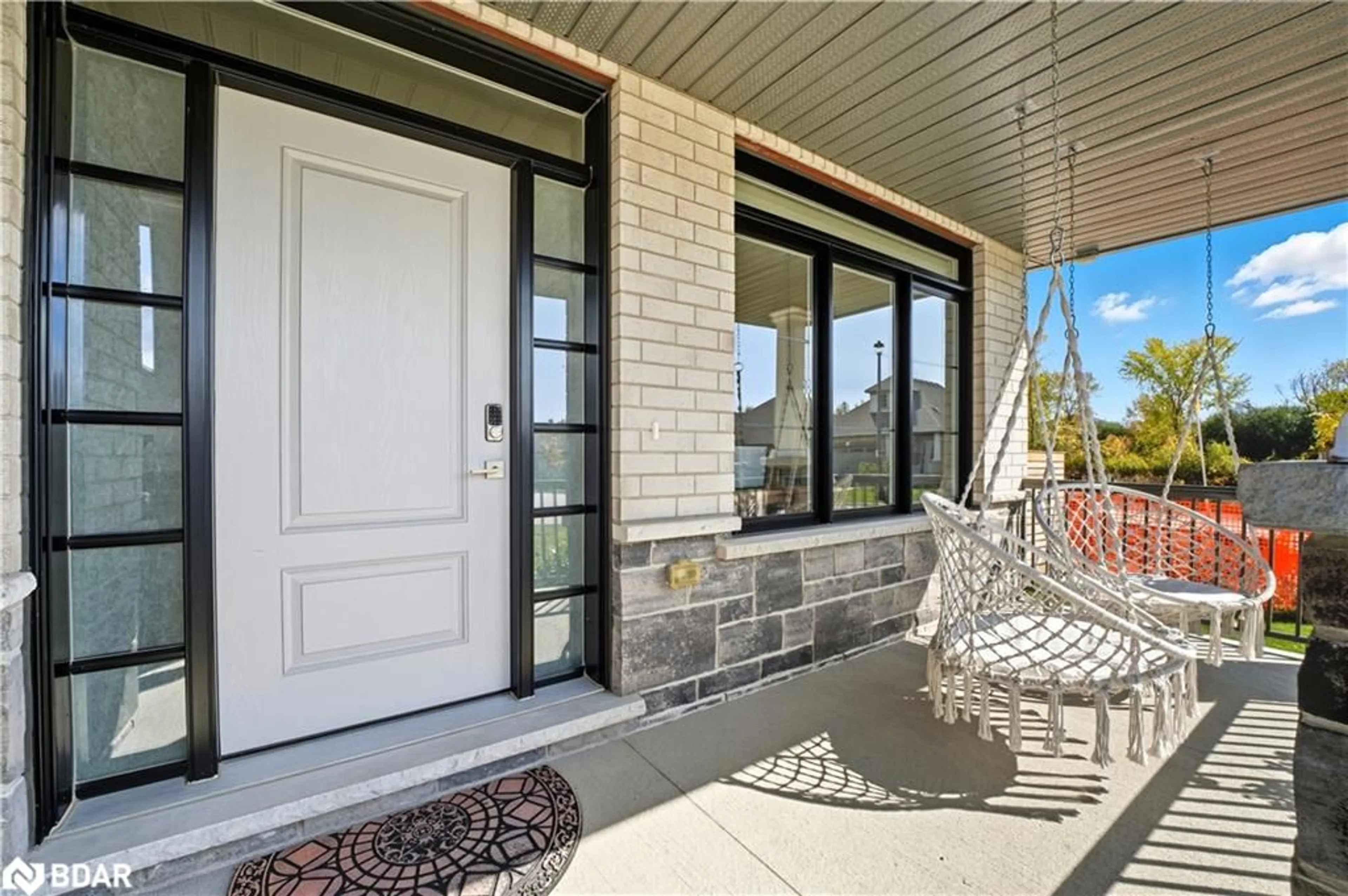 Indoor entryway for 106 Cutting Dr, Elora Ontario N0B 1S0