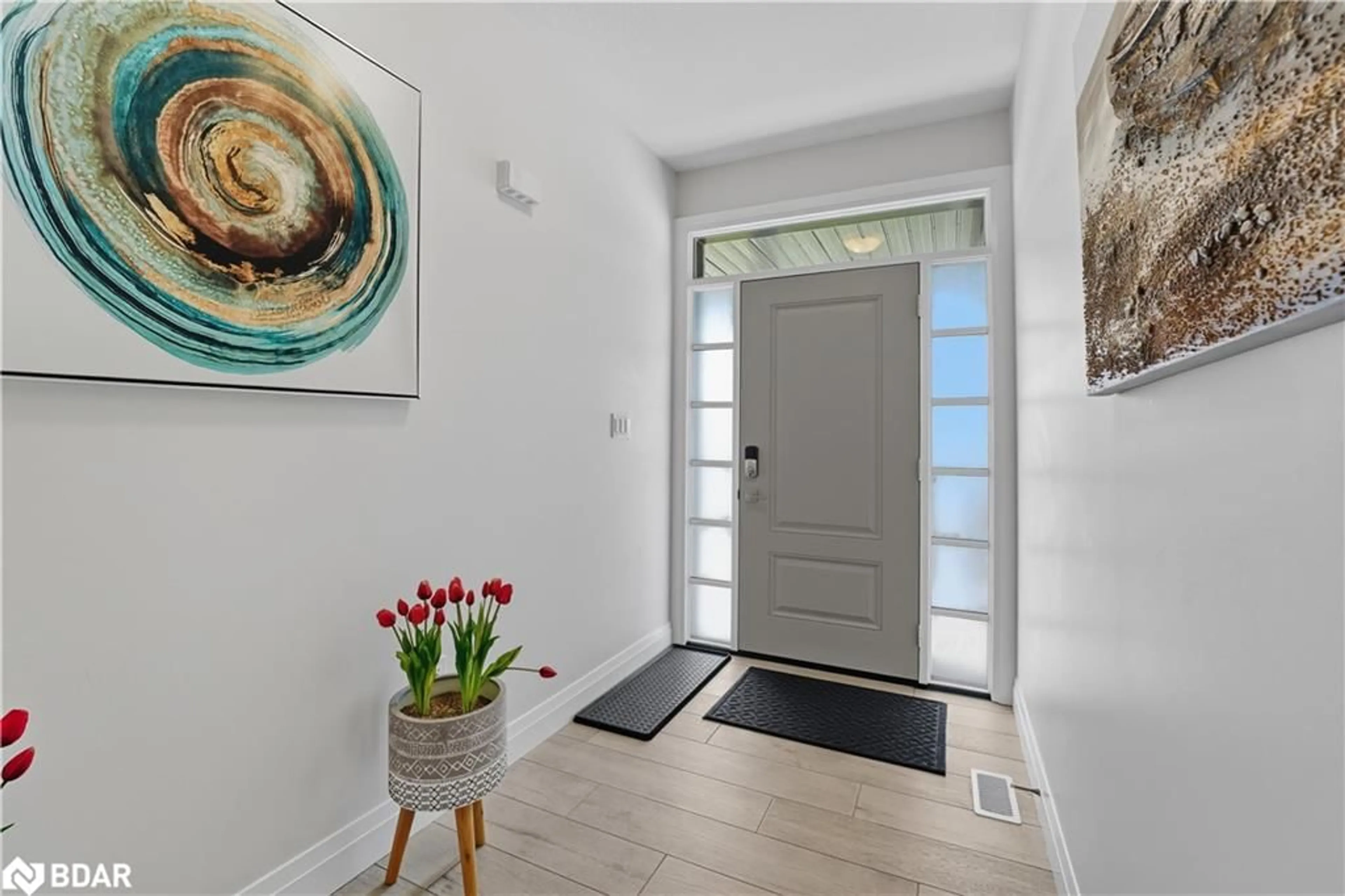 Indoor entryway for 106 Cutting Dr, Elora Ontario N0B 1S0