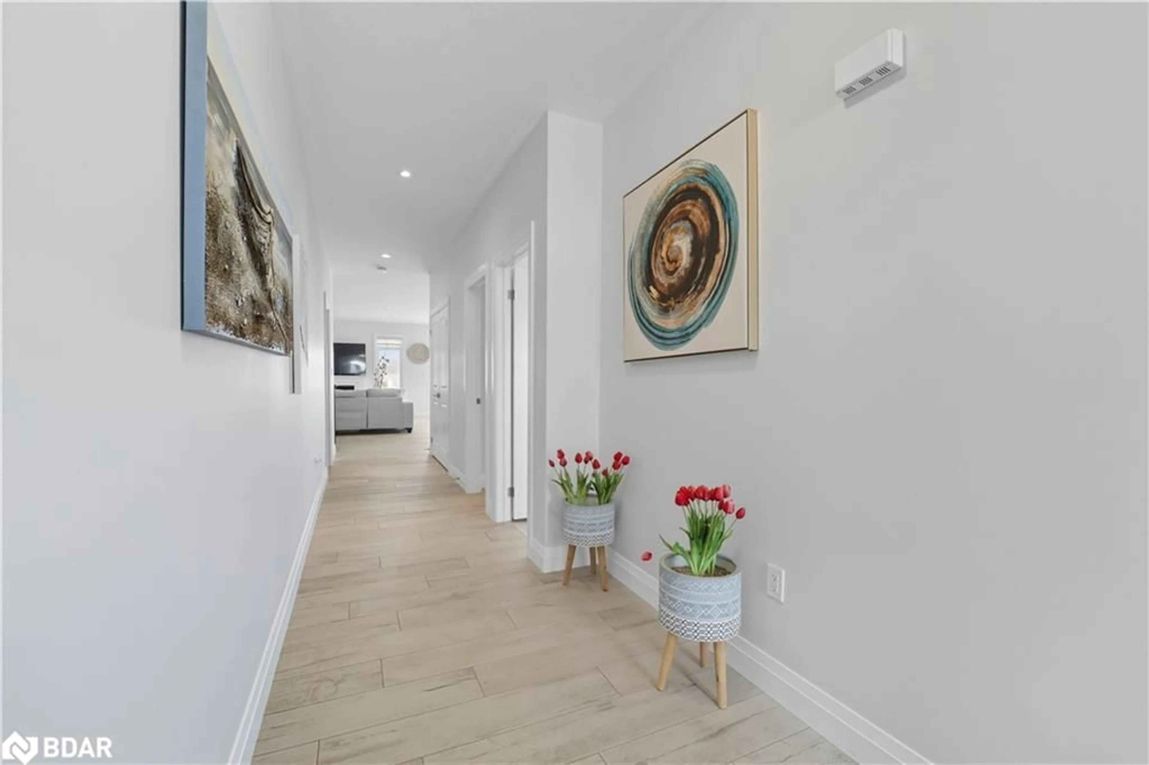 Indoor entryway for 106 Cutting Dr, Elora Ontario N0B 1S0