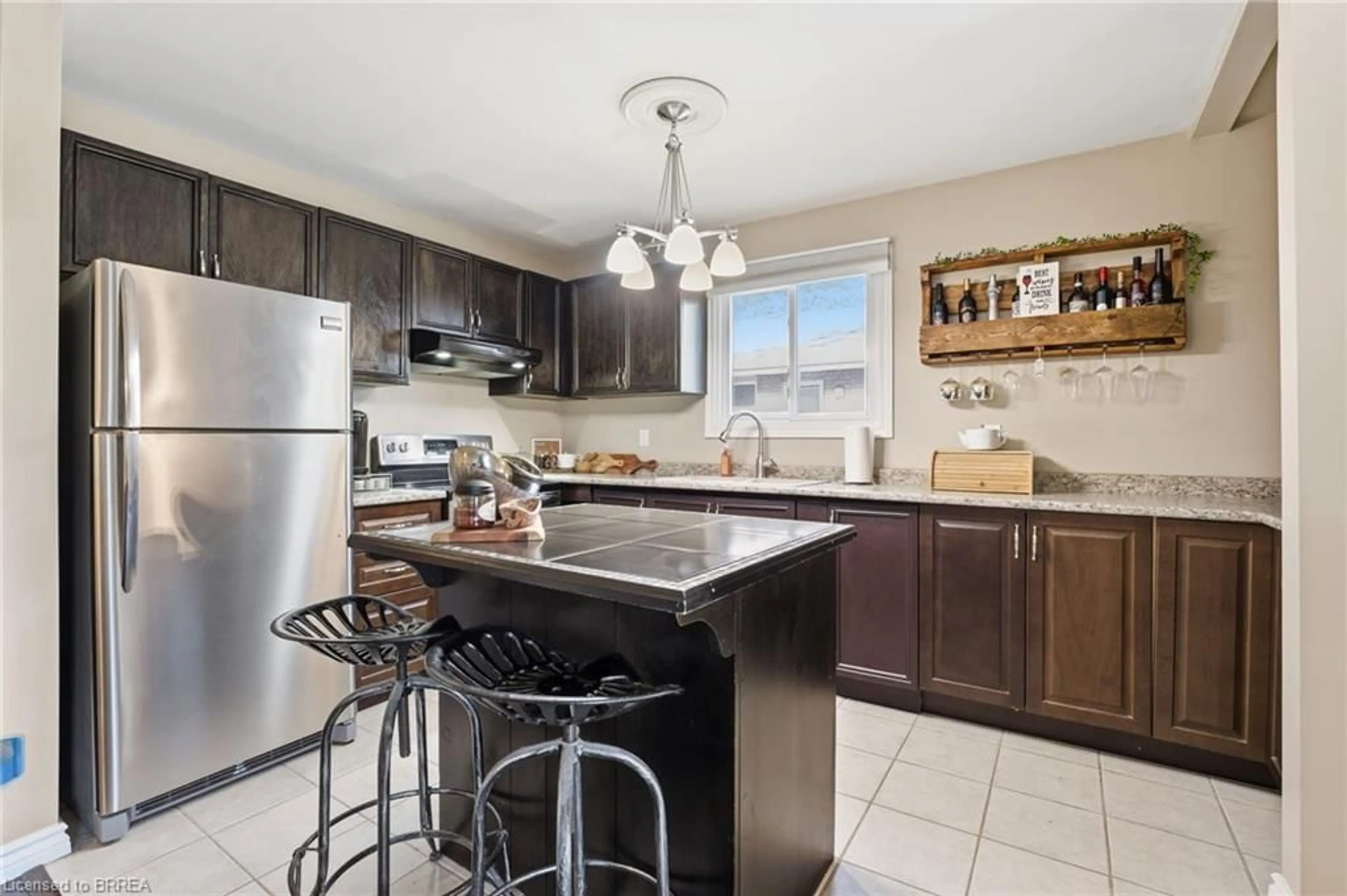 Standard kitchen, ceramic/tile floor for 7 Acres St, Paris Ontario N3L 2E8