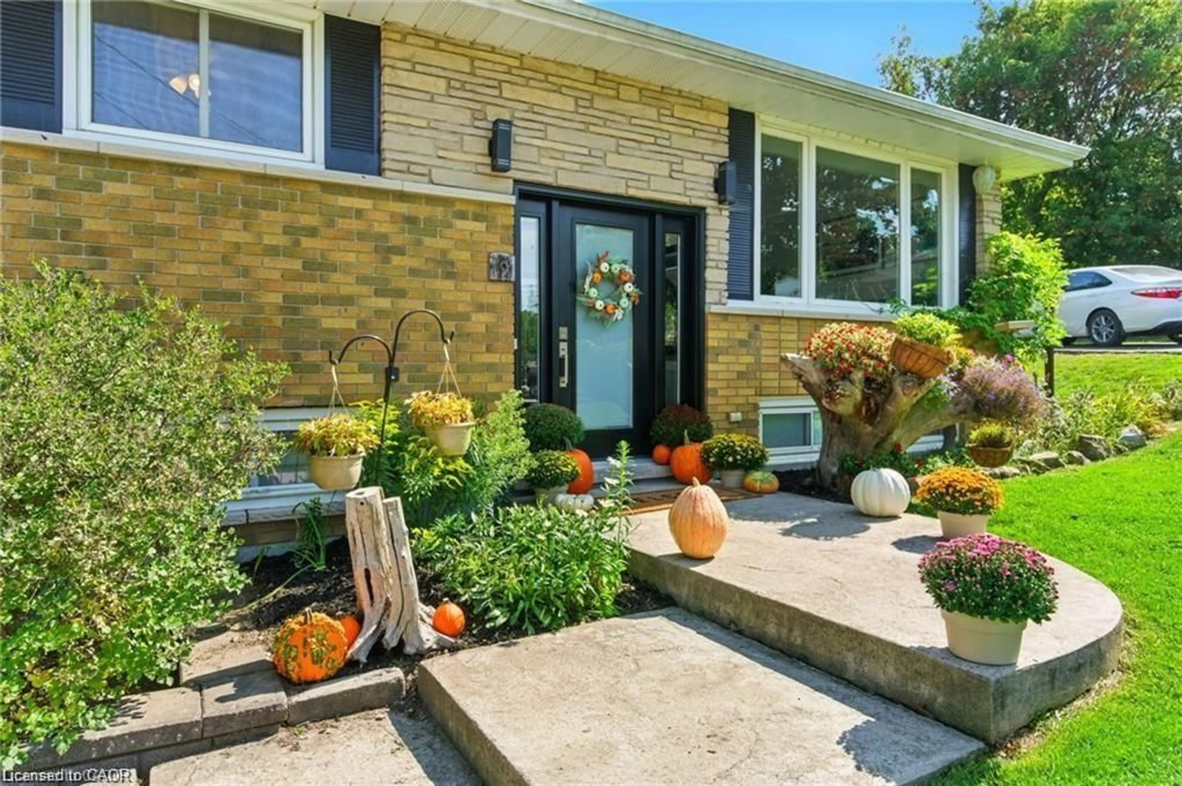 Home with brick exterior material, street for 19 Wallace Pl, Caledonia Ontario N3W 1G4