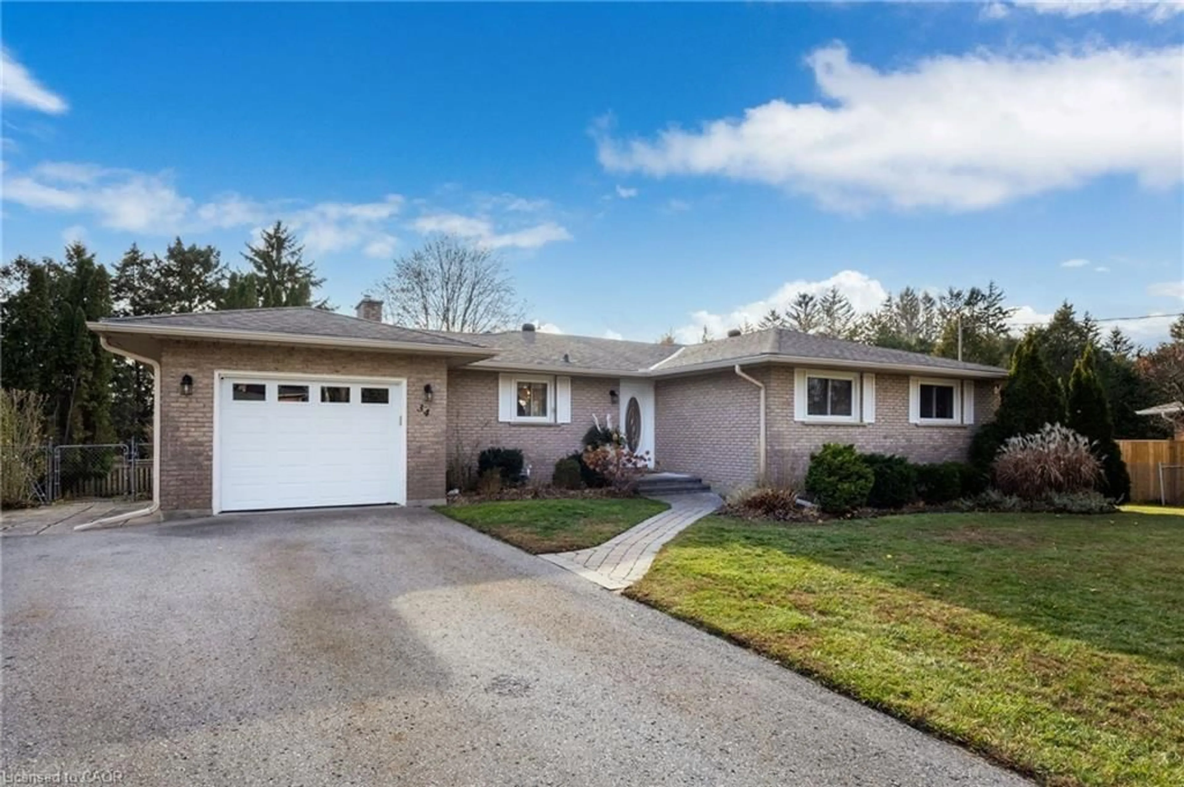 Home with vinyl exterior material, street for 34 Dora Dr, Simcoe Ontario N3Y 1X8