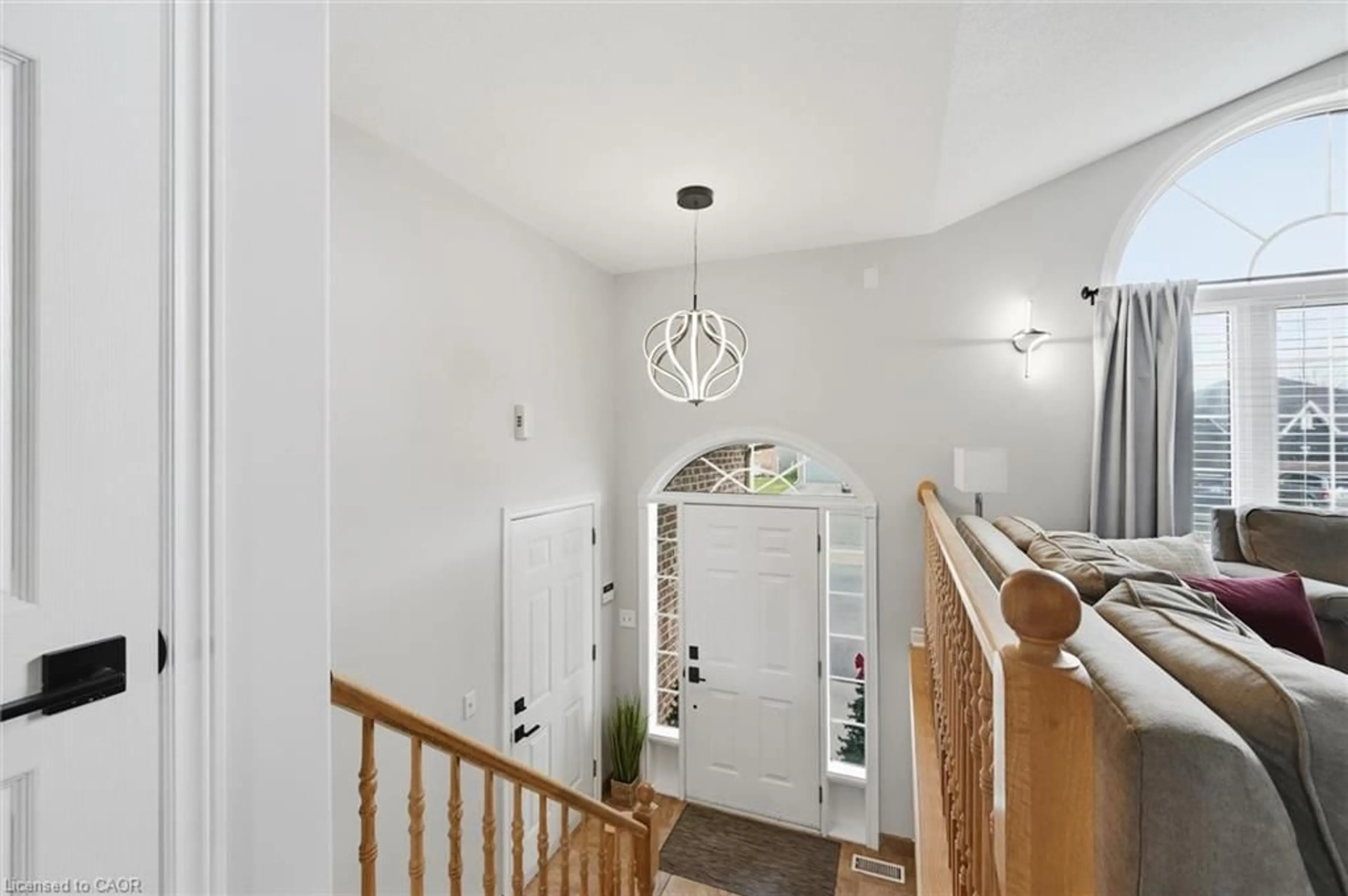 Indoor entryway for 344 St. Lawrence Dr, Welland Ontario L3C 7H7
