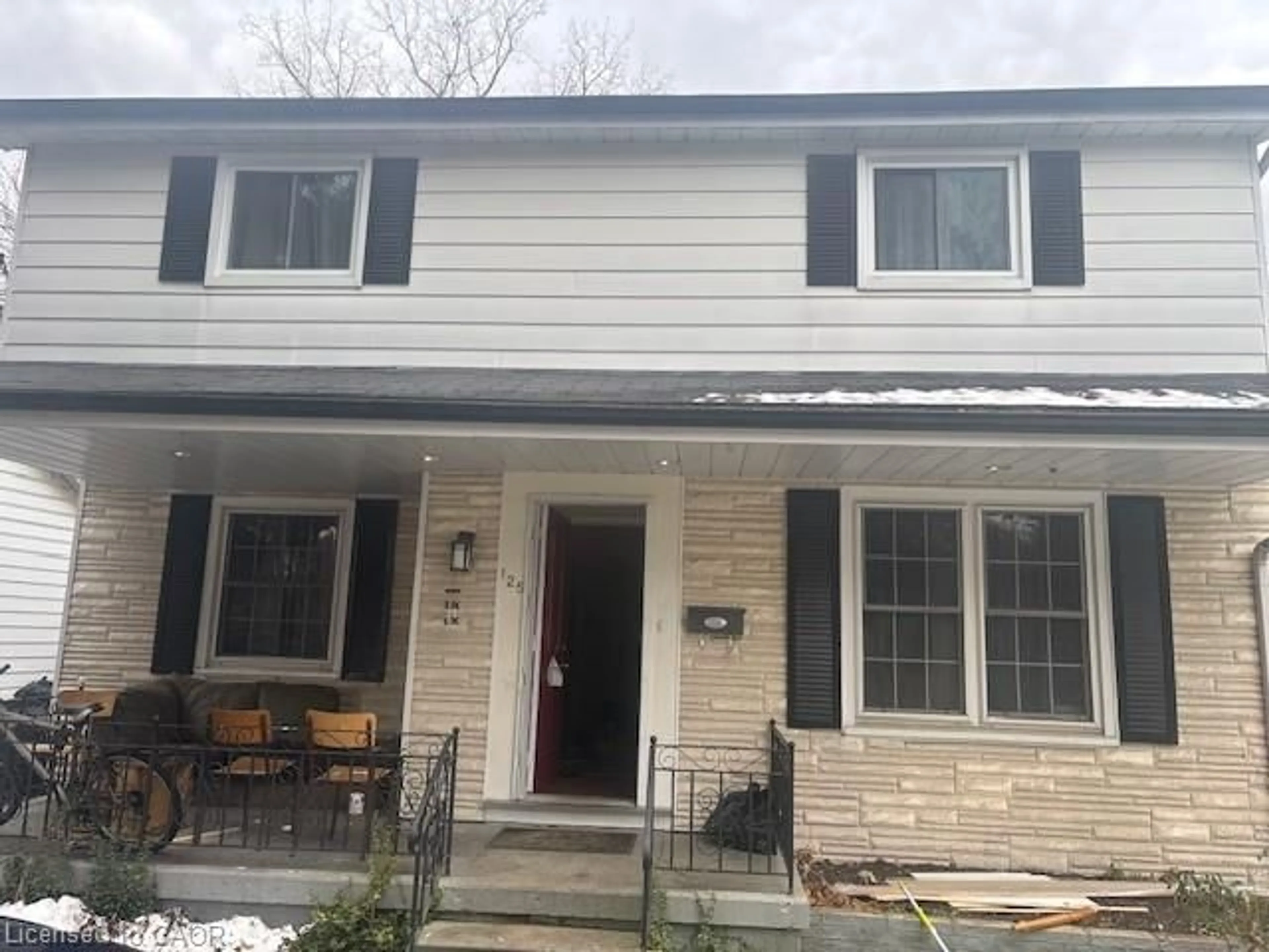 Home with vinyl exterior material, street for 125 Barker St, London Ontario N5Y 1X9