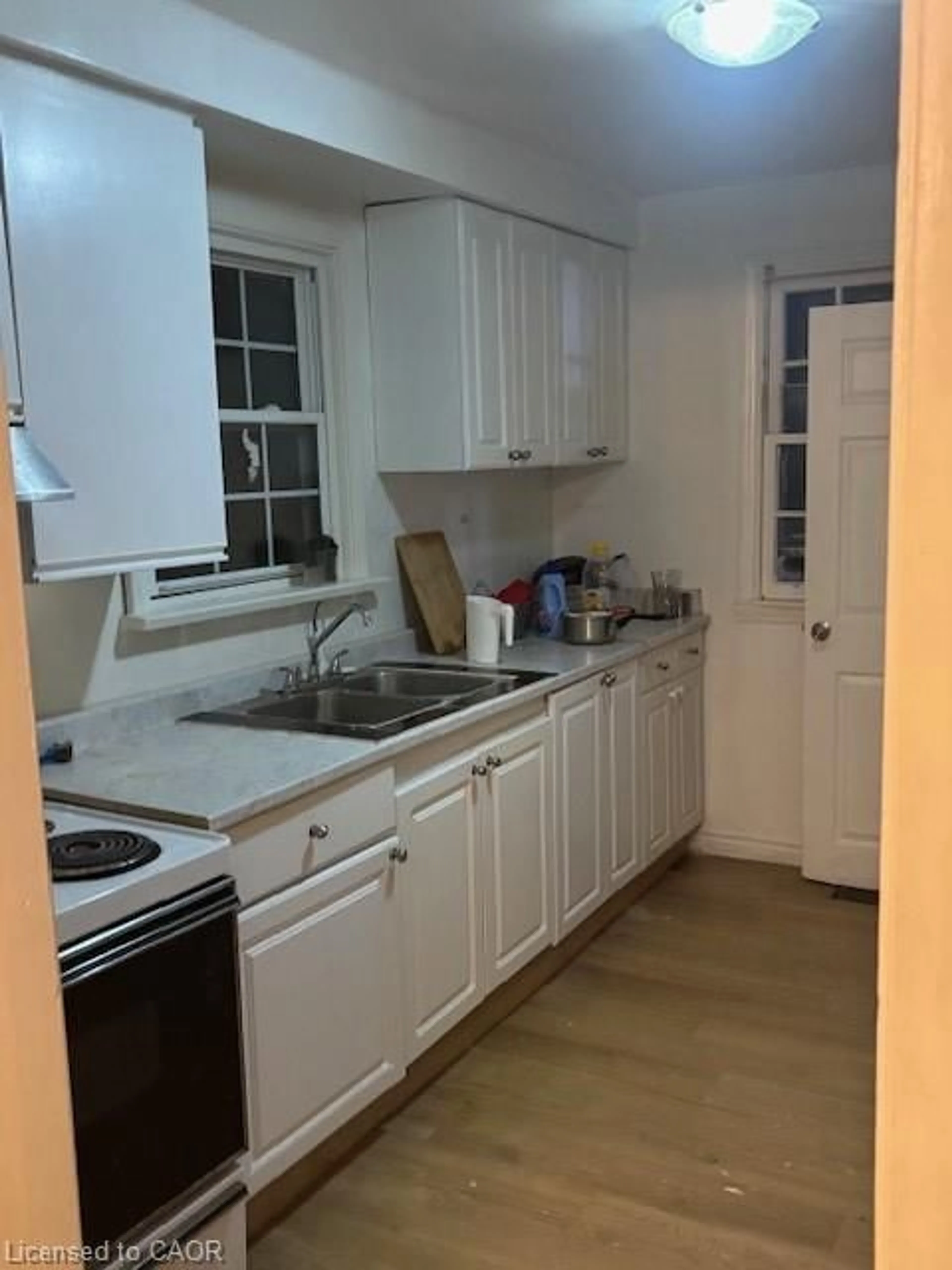 Standard kitchen, unknown for 125 Barker St, London Ontario N5Y 1X9