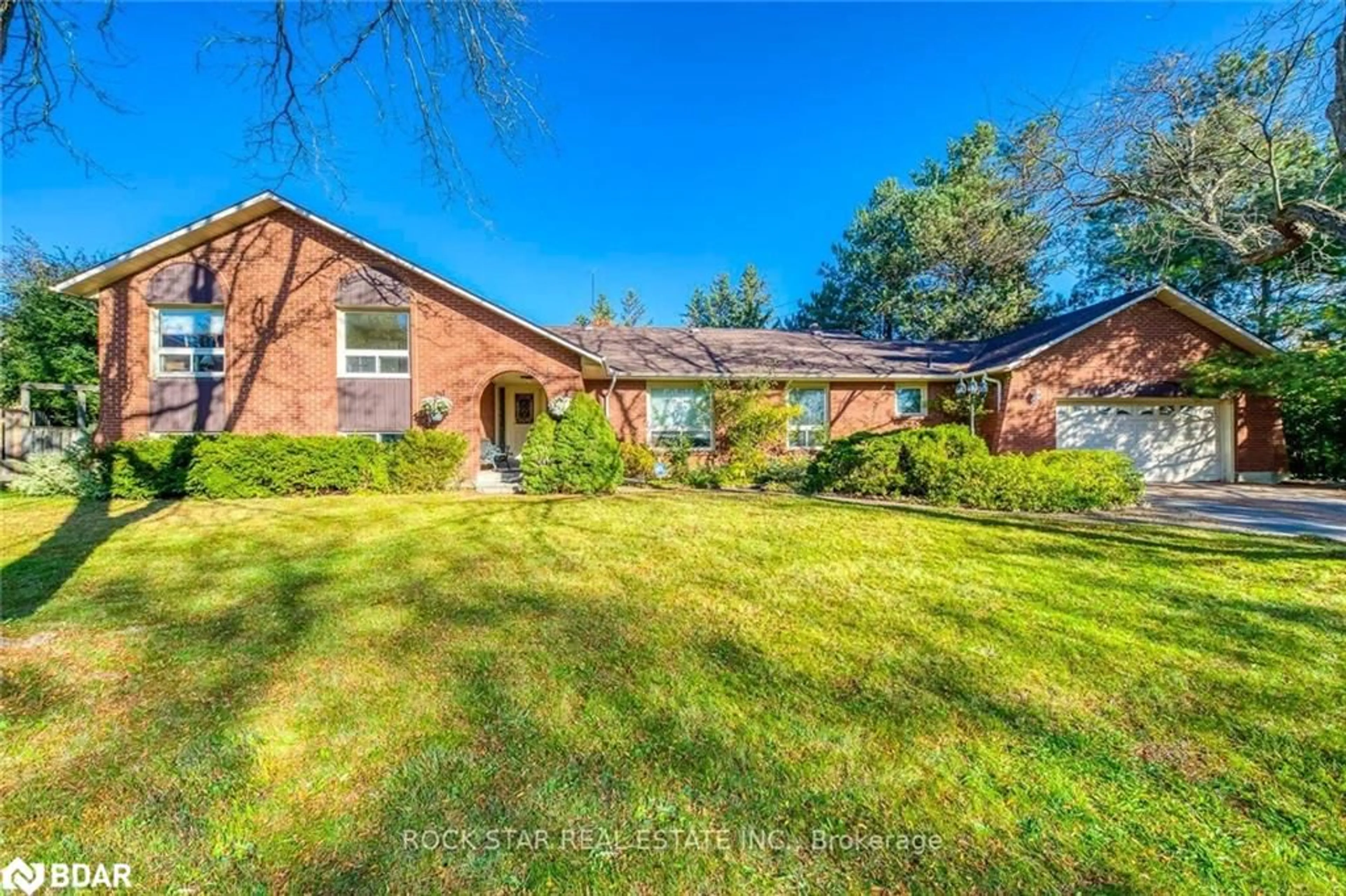 A pic from outside/outdoor area/front of a property/back of a property/a pic from drone, unknown for 14 Cairnmore Crt, Brampton Ontario L6Z 1T6