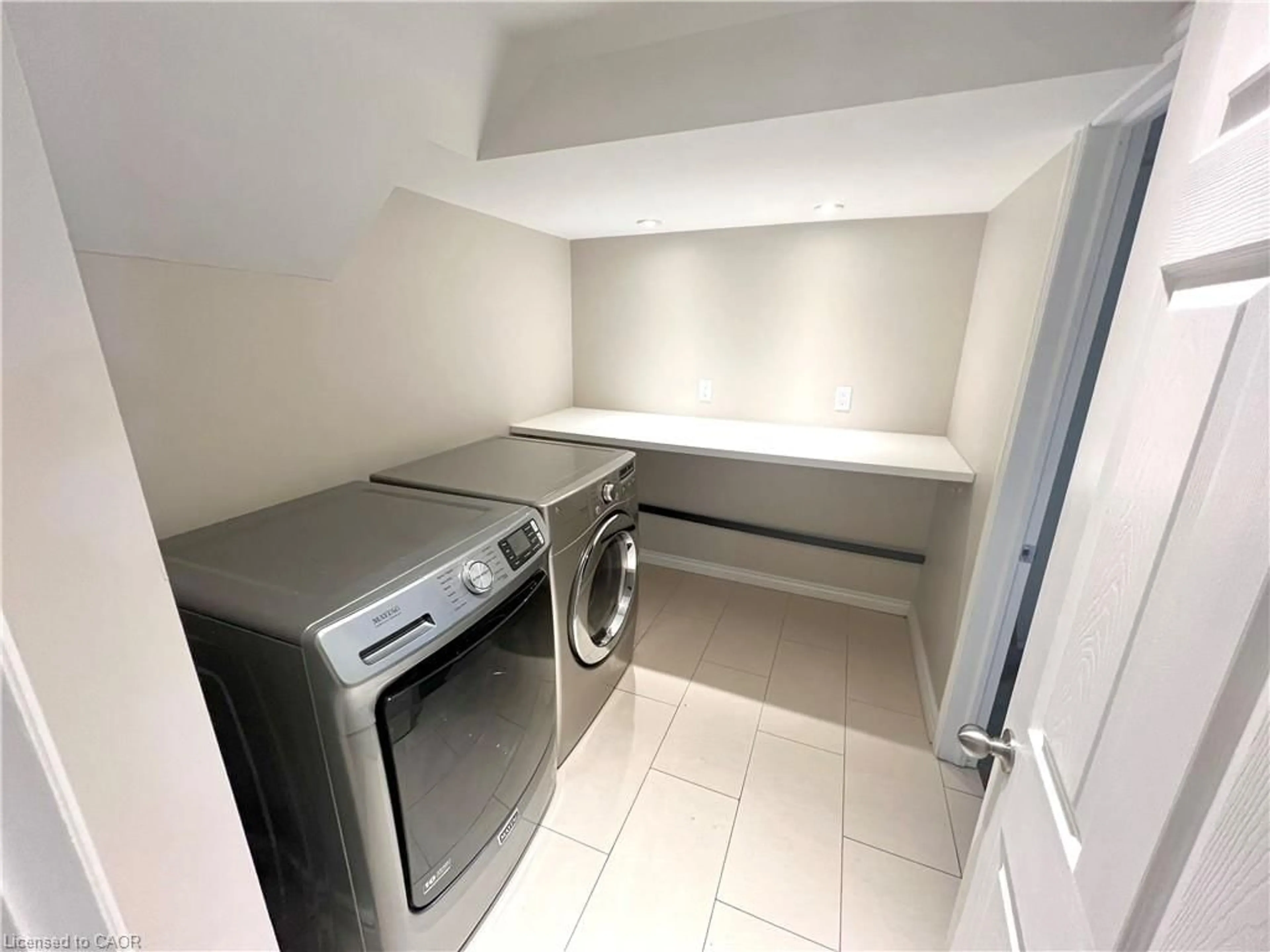 A pic of a room for 899 Prestwick Cres, Sarnia Ontario N7S 4J6