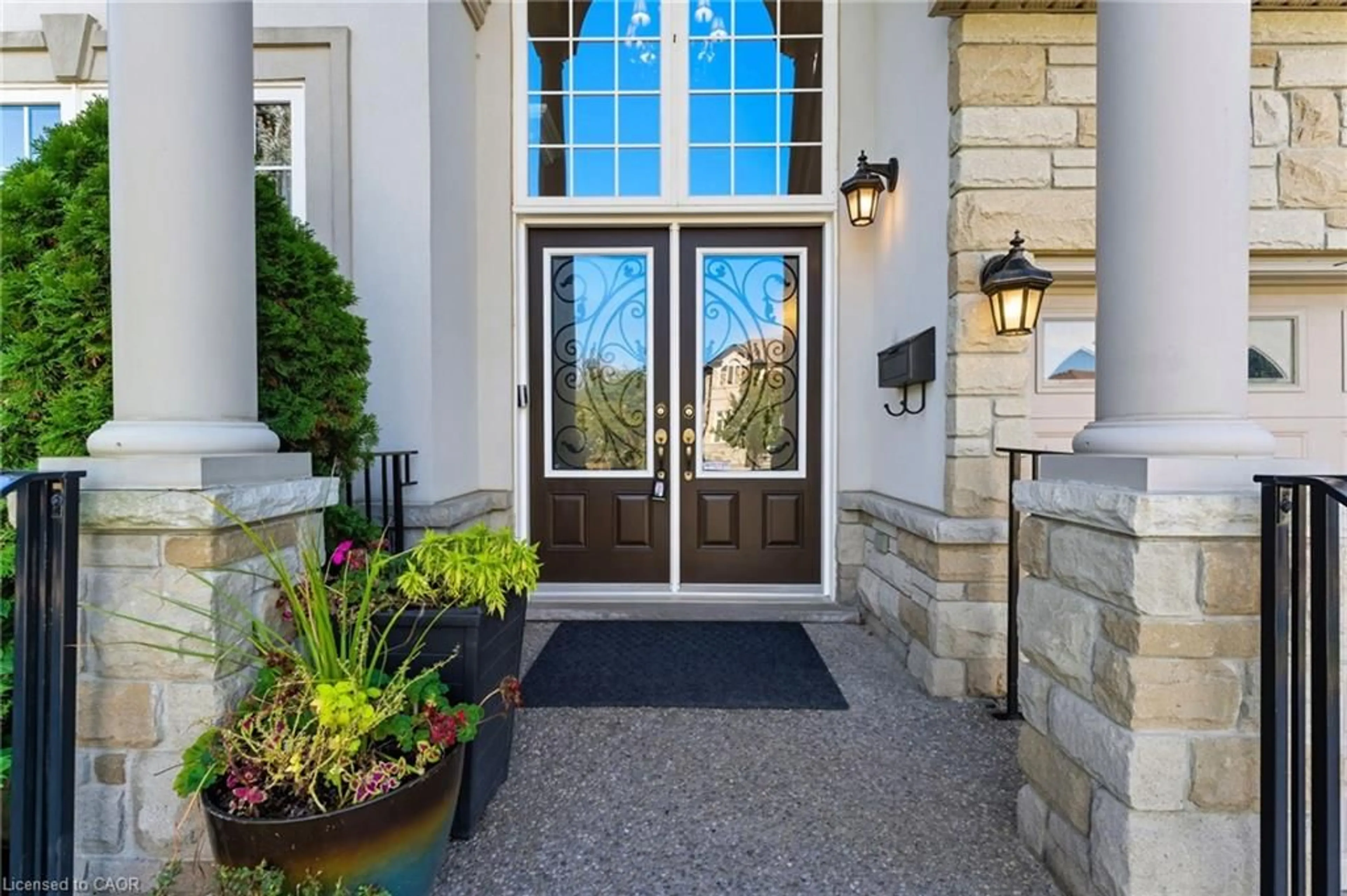 Indoor entryway for 20 Lorupe Crt, Ancaster Ontario L9G 0C8