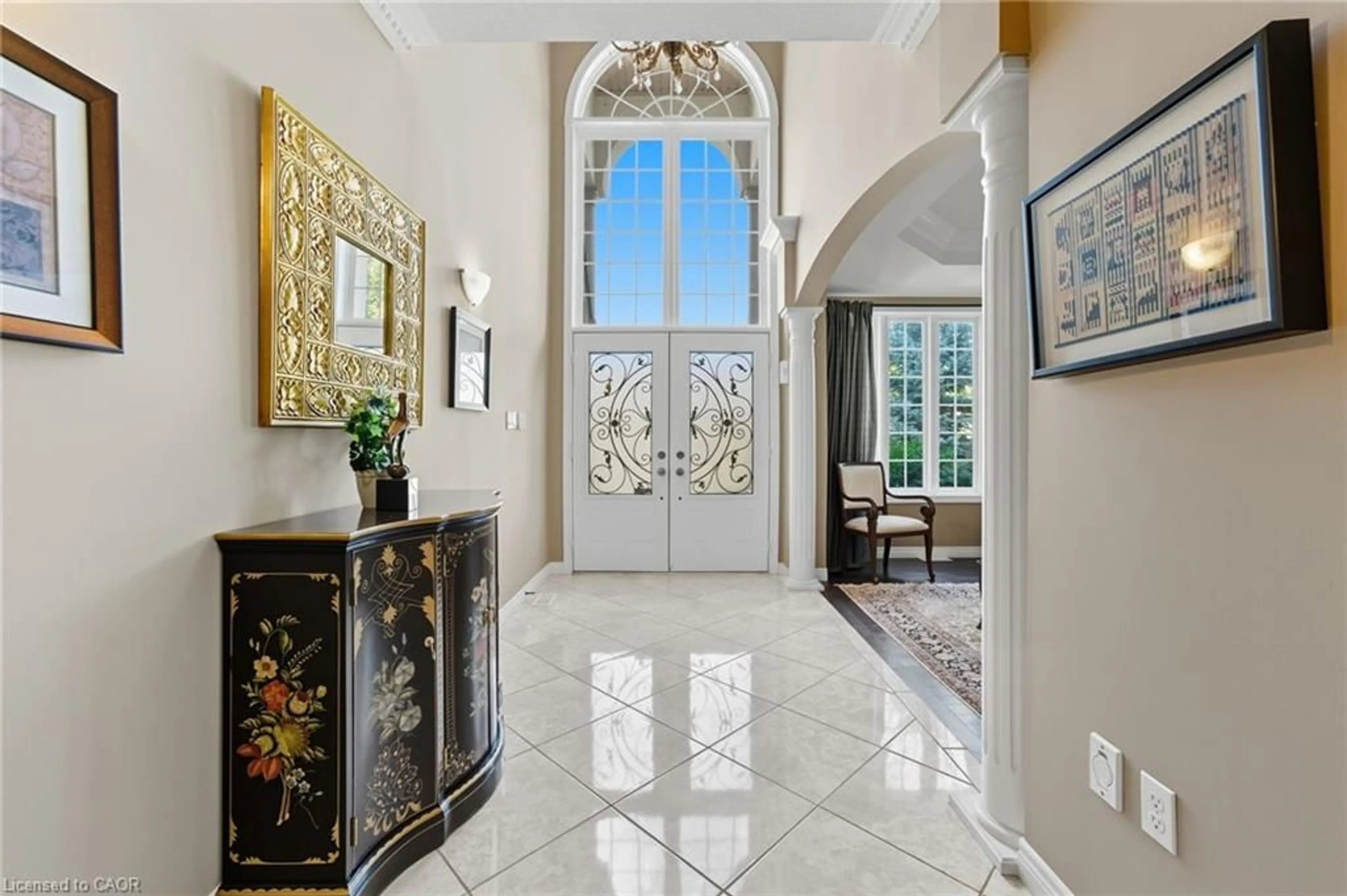 Indoor entryway for 20 Lorupe Crt, Ancaster Ontario L9G 0C8