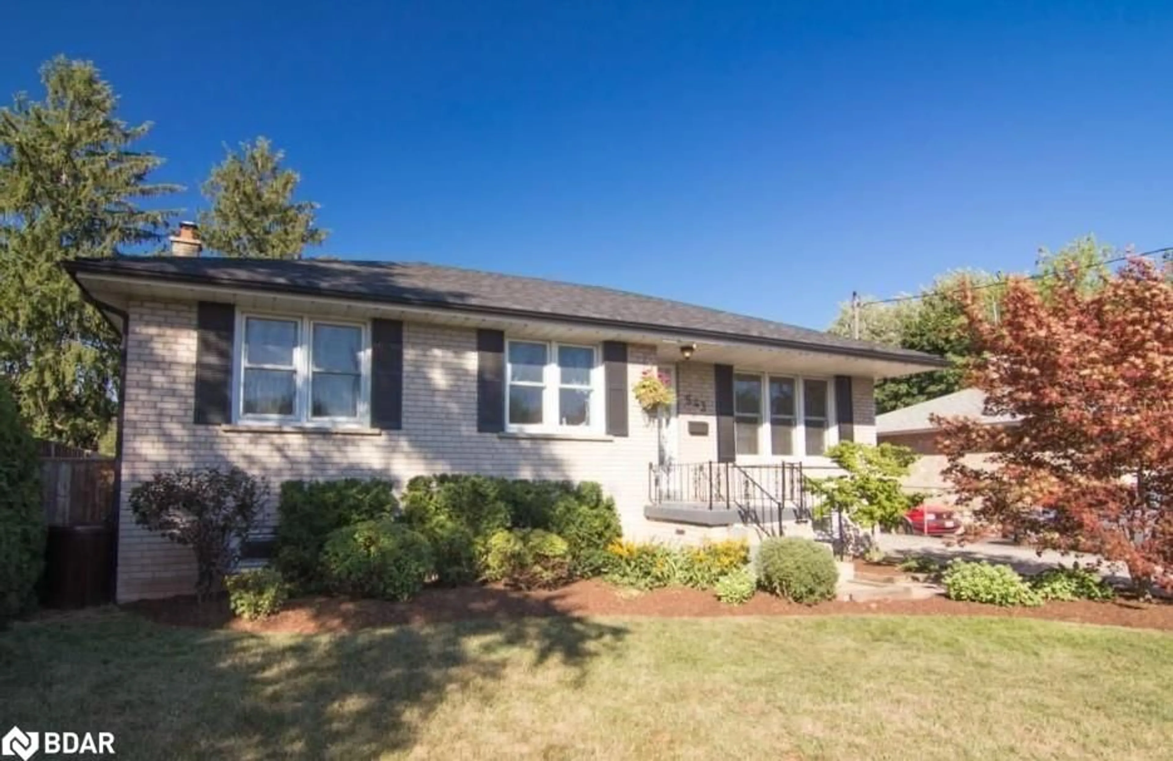 Home with vinyl exterior material, street for 543 Taplow Cres, Oakville Ontario L6L 4V9