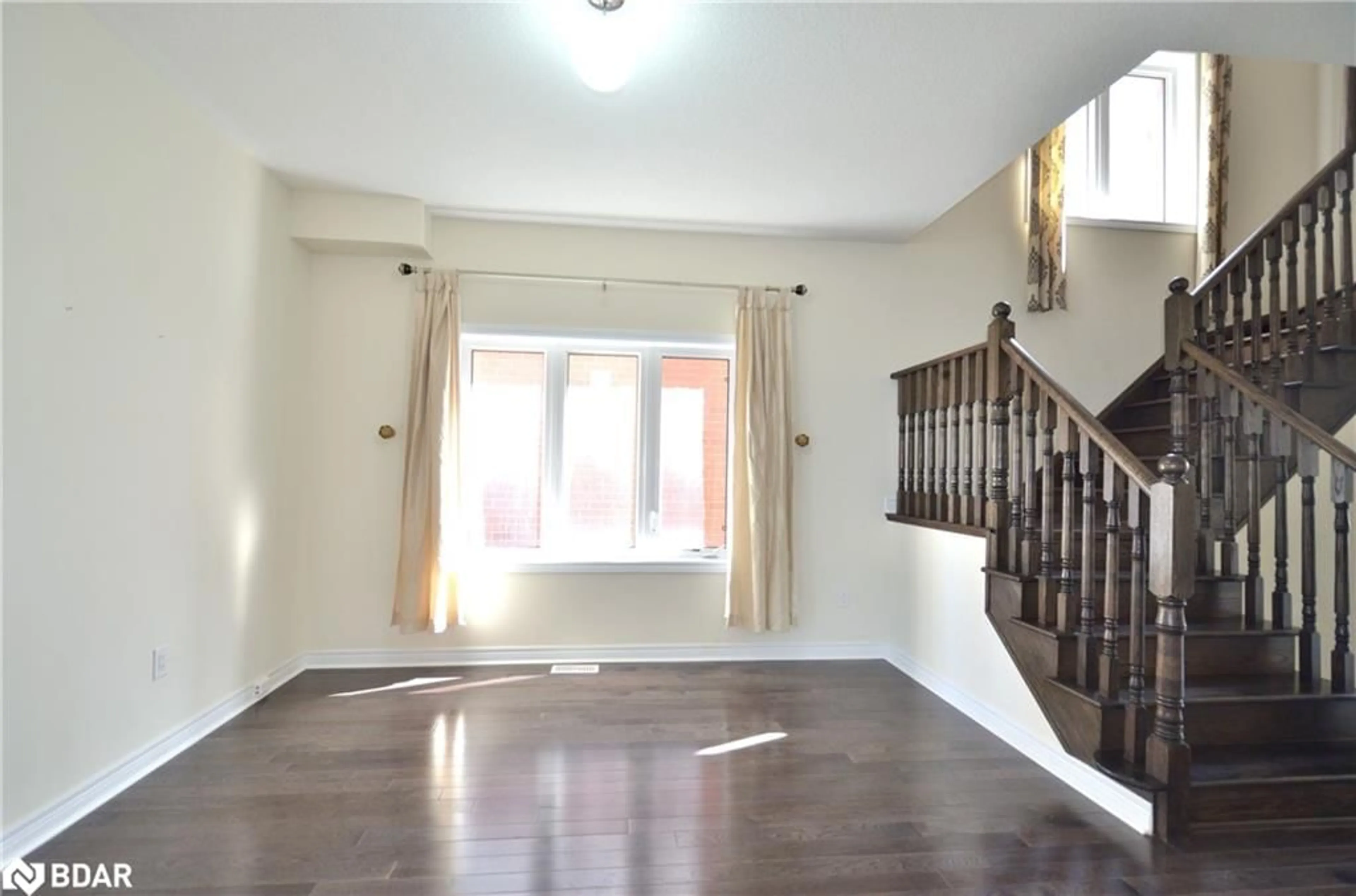 Unknown for 15 Forsyth Cres, Barrie Ontario L4N 5K4