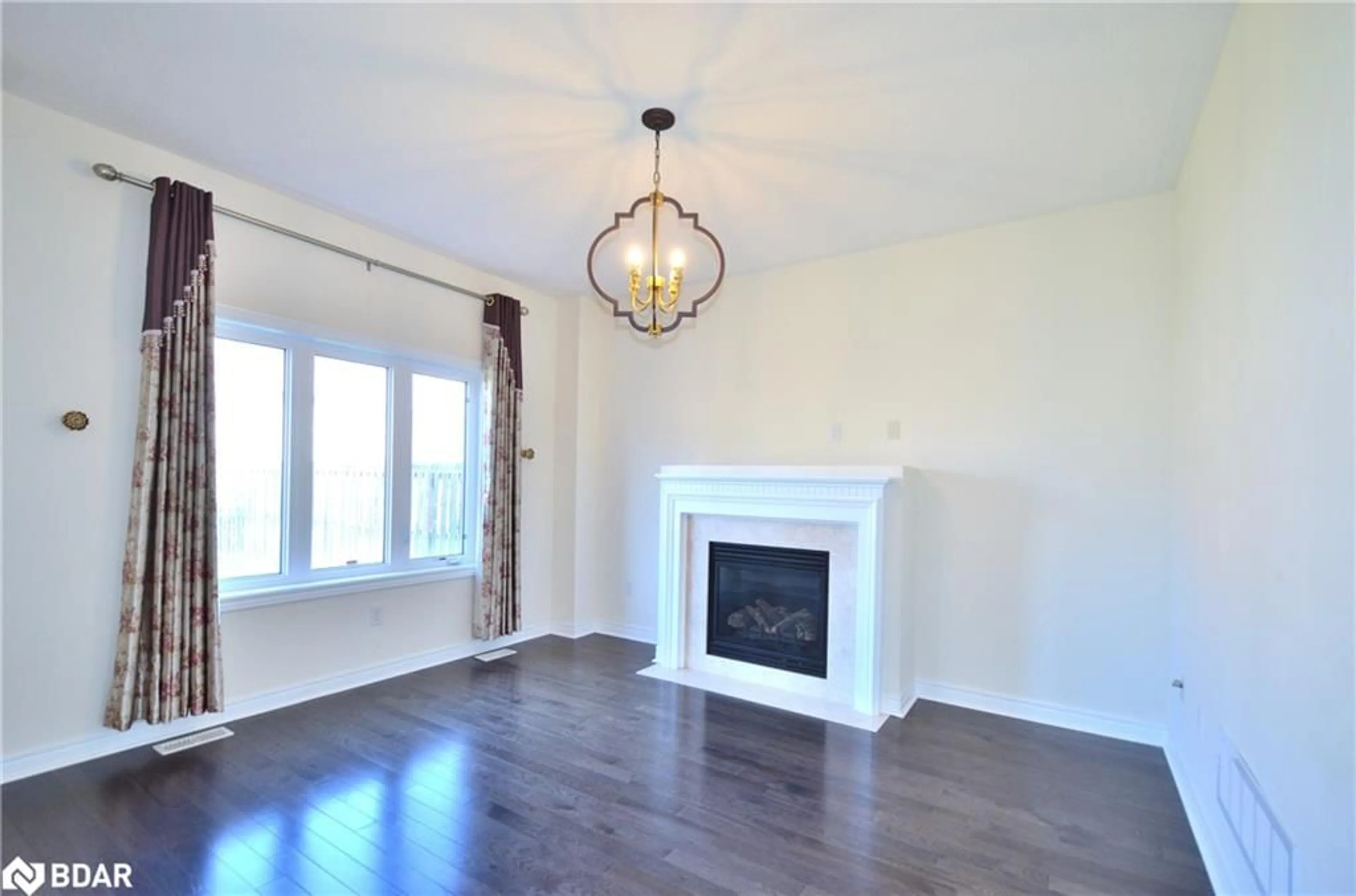A pic of a room for 15 Forsyth Cres, Barrie Ontario L4N 5K4