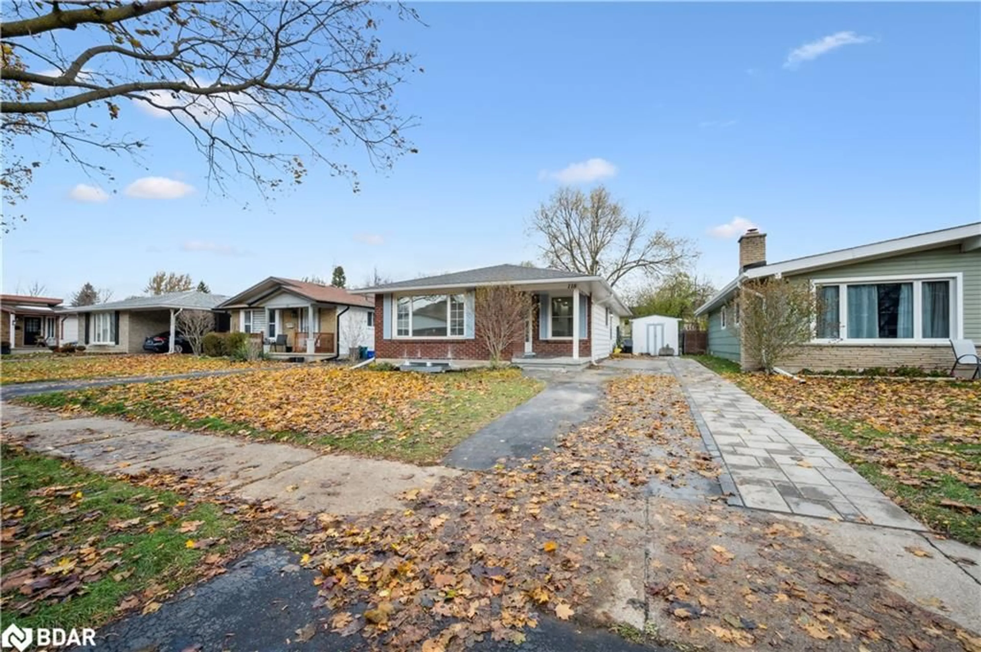 A pic from outside/outdoor area/front of a property/back of a property/a pic from drone, street for 118 Selkirk Dr, Kitchener Ontario N2E 1M4