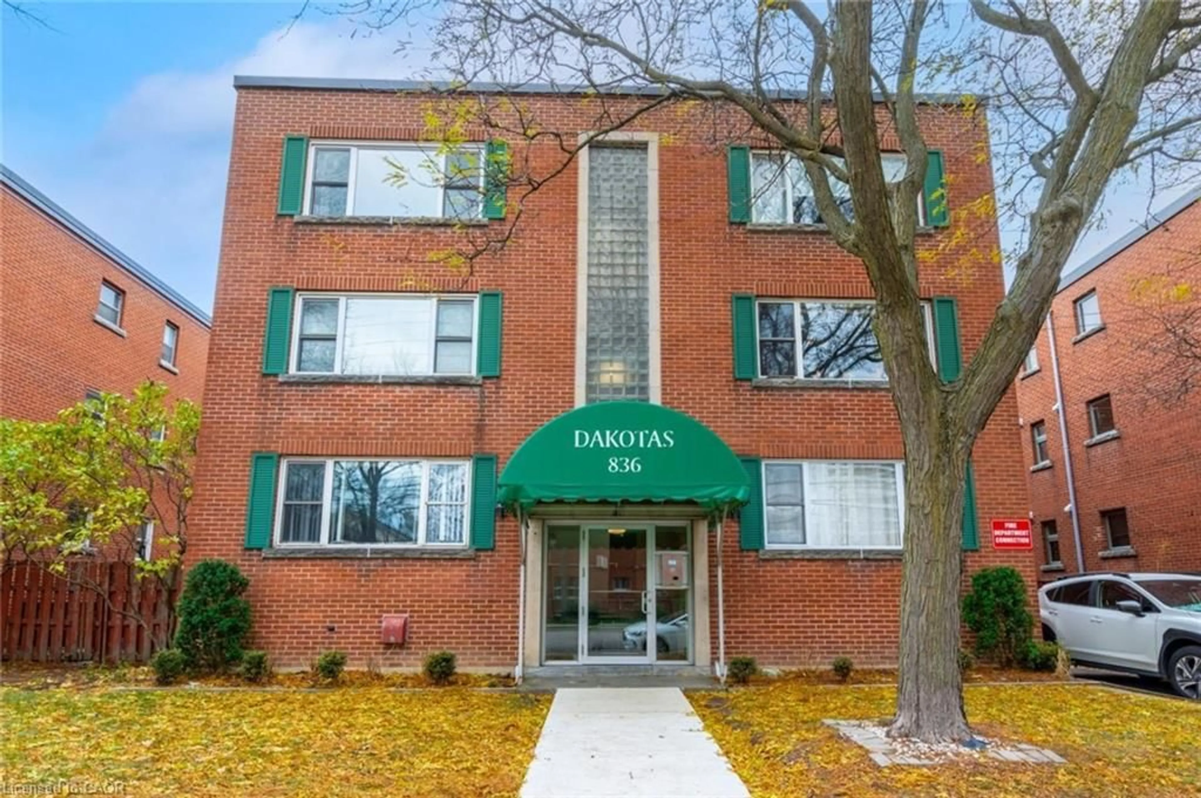 Indoor foyer for 836 Concession St #310, Hamilton Ontario L8V 1E2