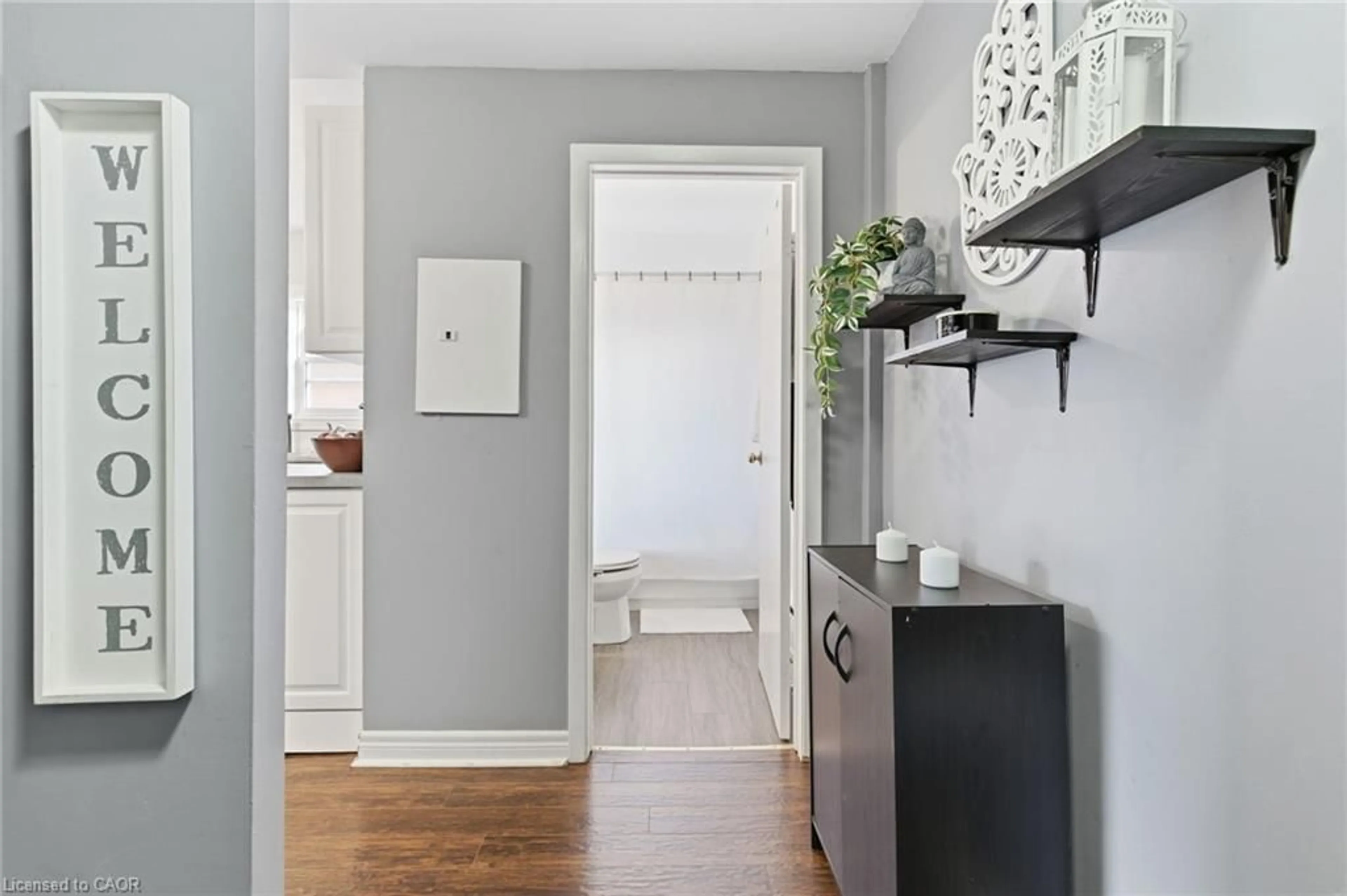 Indoor entryway for 836 Concession St #310, Hamilton Ontario L8V 1E2