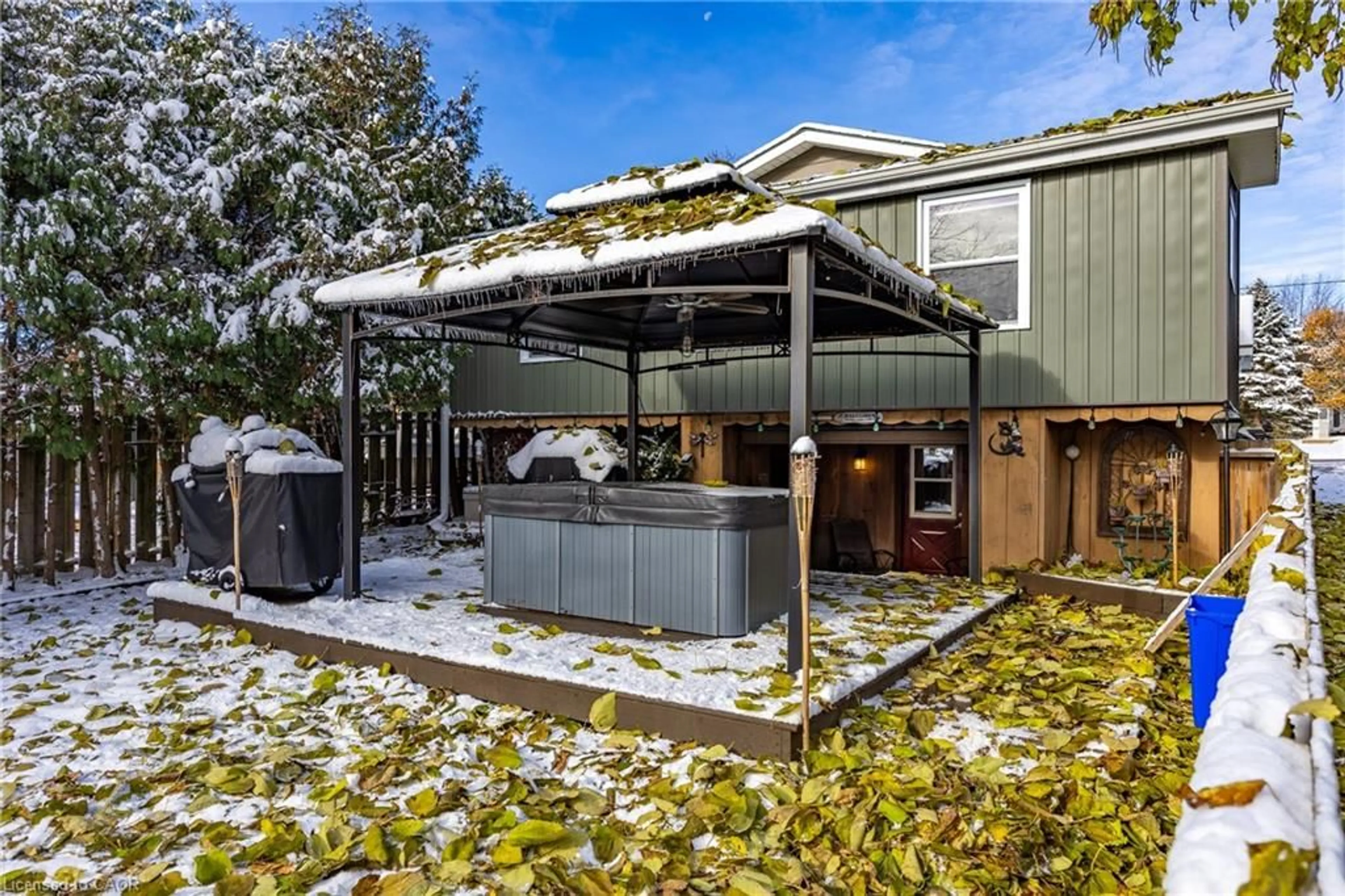 Patio, street for 220 King Hiram St, Ingersoll Ontario N5C 1L8