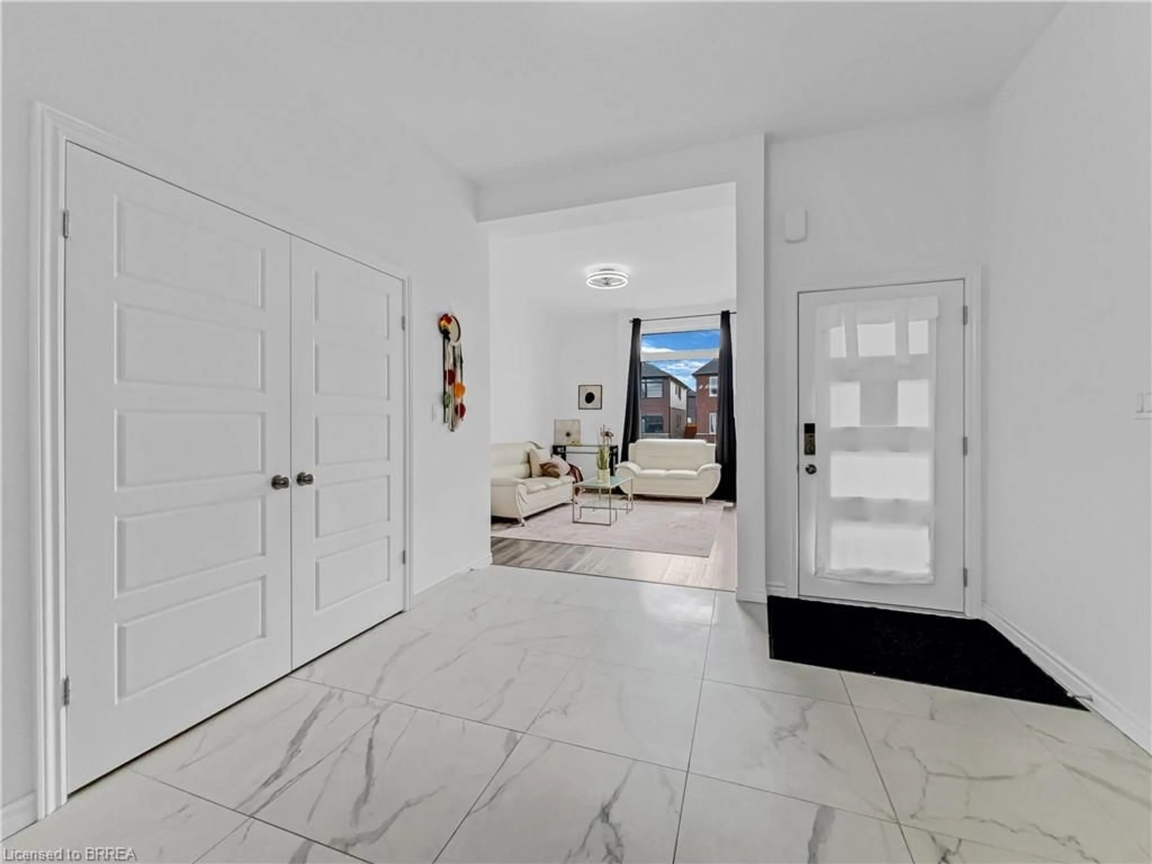 Indoor entryway for 28 Sass Cres, Paris Ontario N3L 0E9