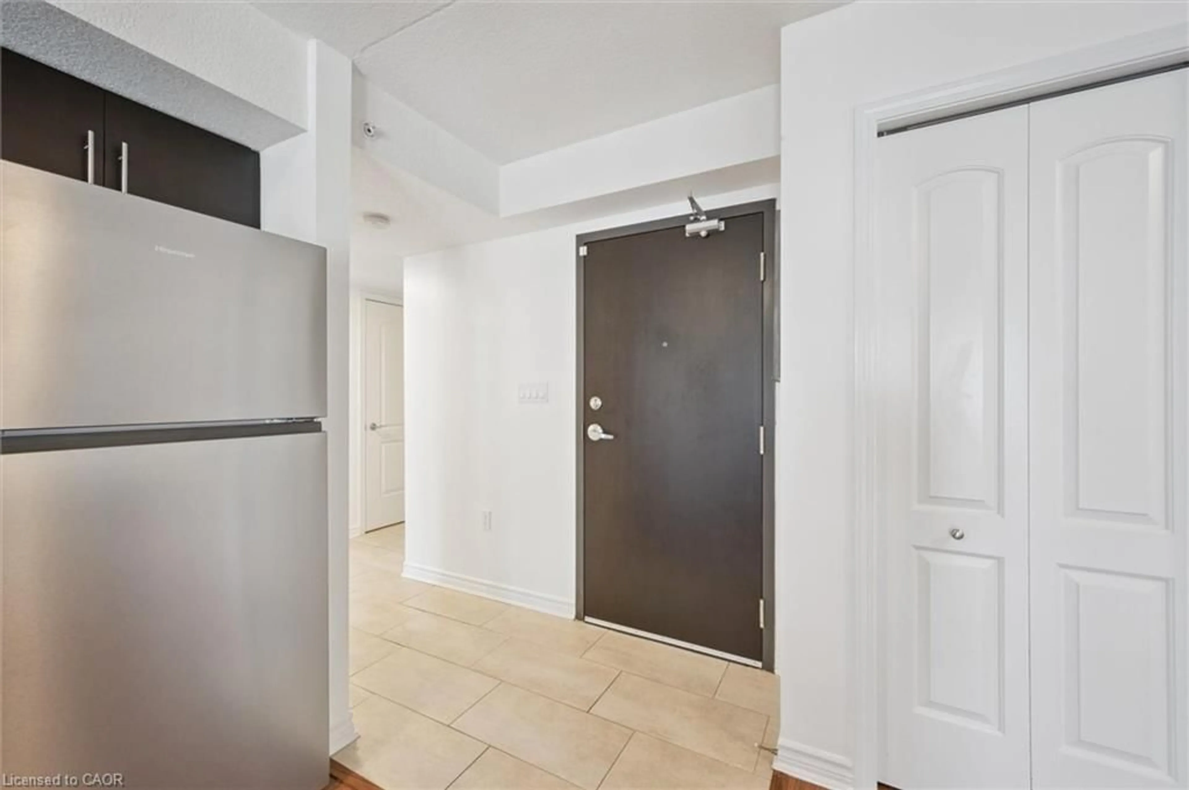 Indoor entryway for 776 Laurelwood Dr #307, Waterloo Ontario N2V 0A8