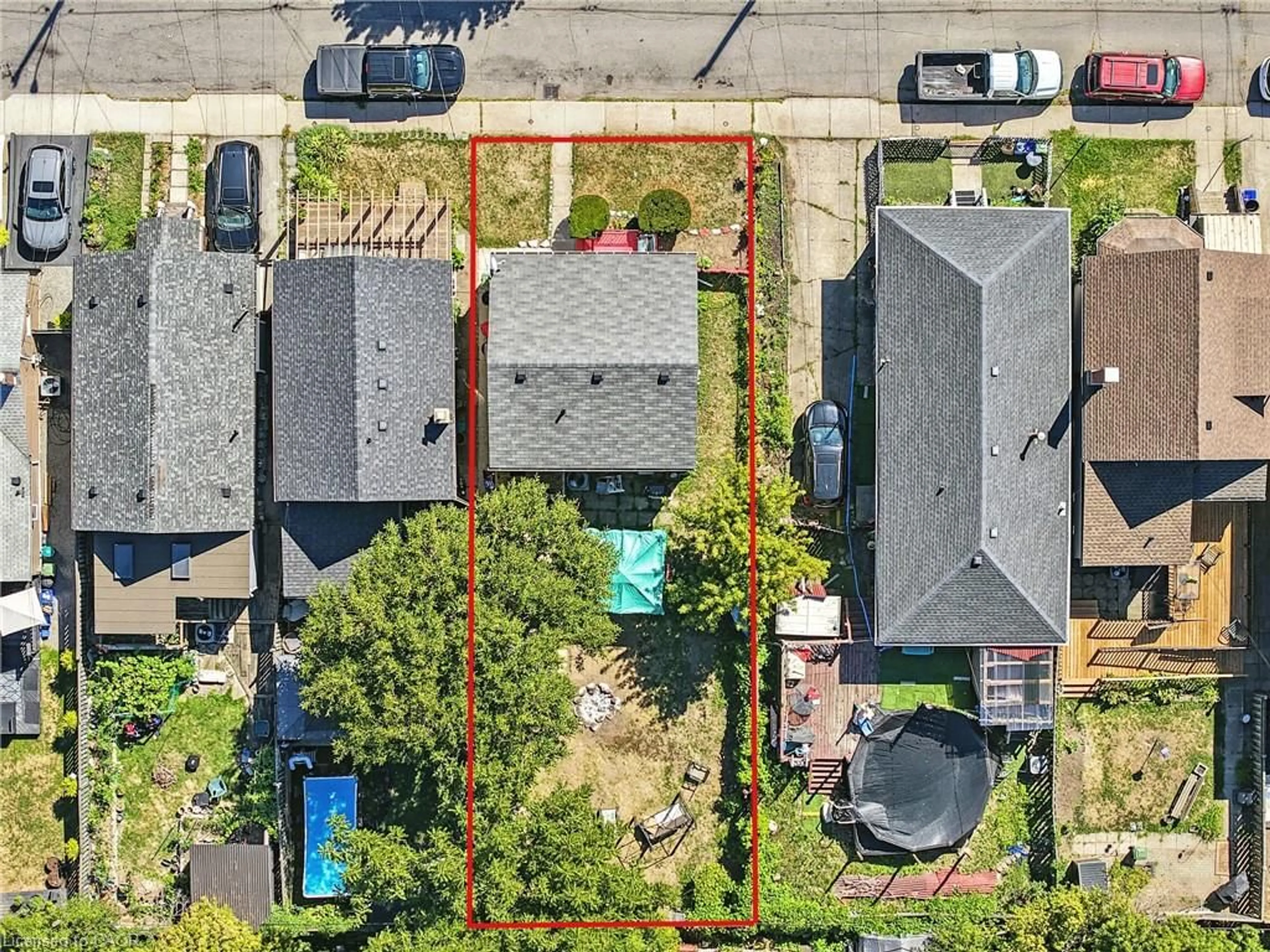 A pic from outside/outdoor area/front of a property/back of a property/a pic from drone, street for 391 Fairfield Ave, Hamilton Ontario L8H 5J1