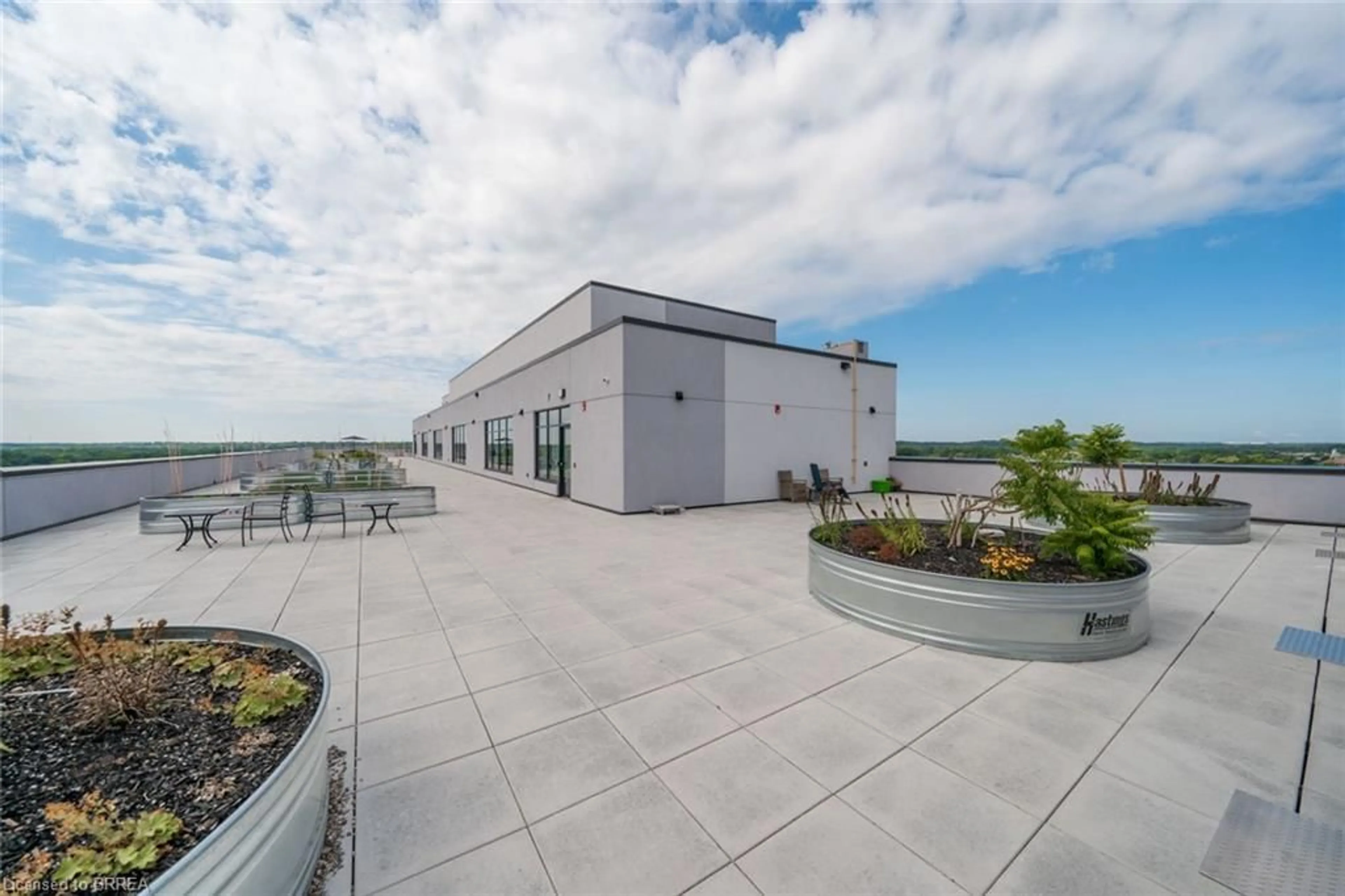 Patio, building for 1 Wellington St #517, Brantford Ontario N3T 2L3