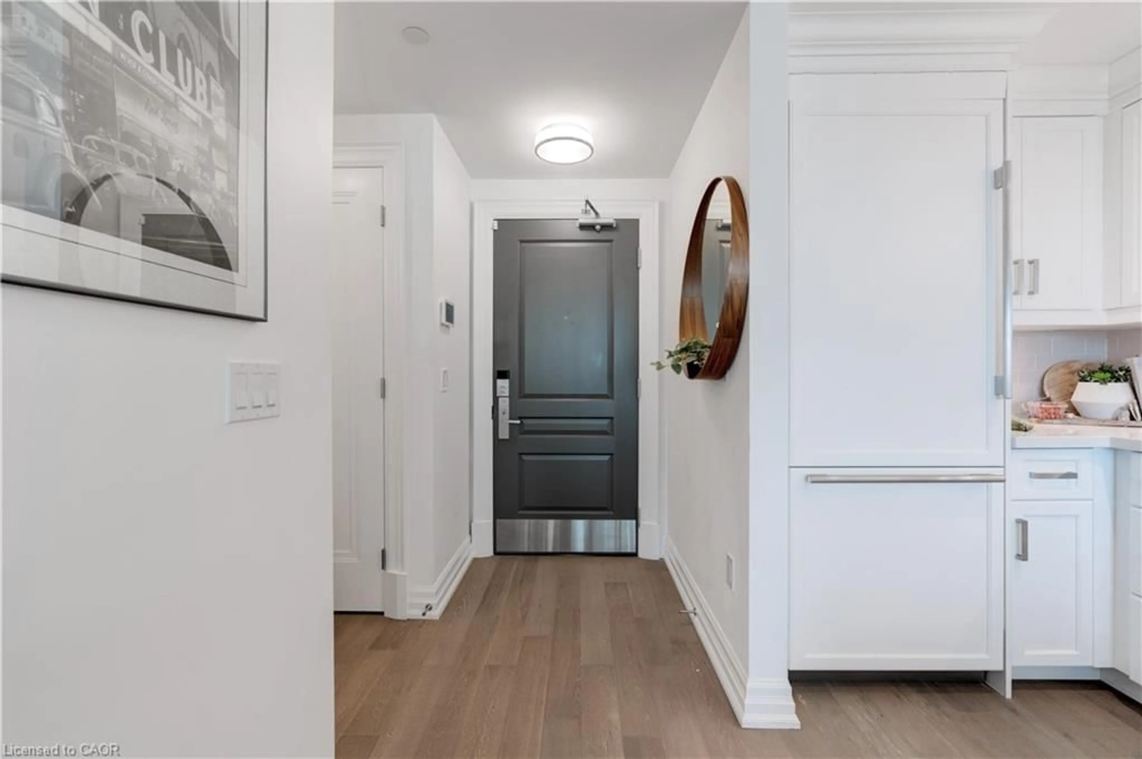 Indoor entryway for 2060 Lakeshore Rd #1102, Burlington Ontario L7R 0G2