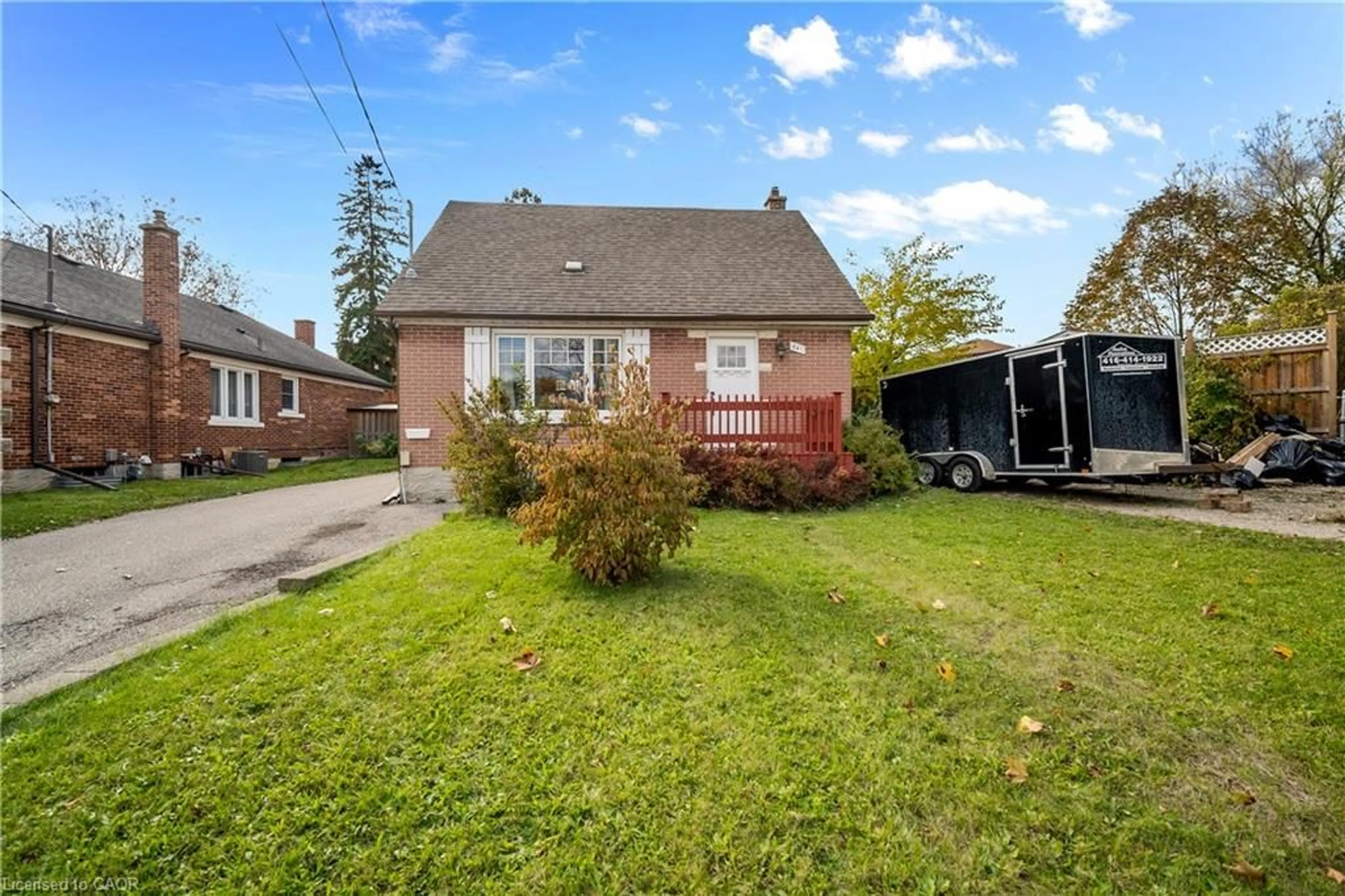 A pic from outside/outdoor area/front of a property/back of a property/a pic from drone, street for 541 Courtland Ave, Kitchener Ontario N2G 2W9