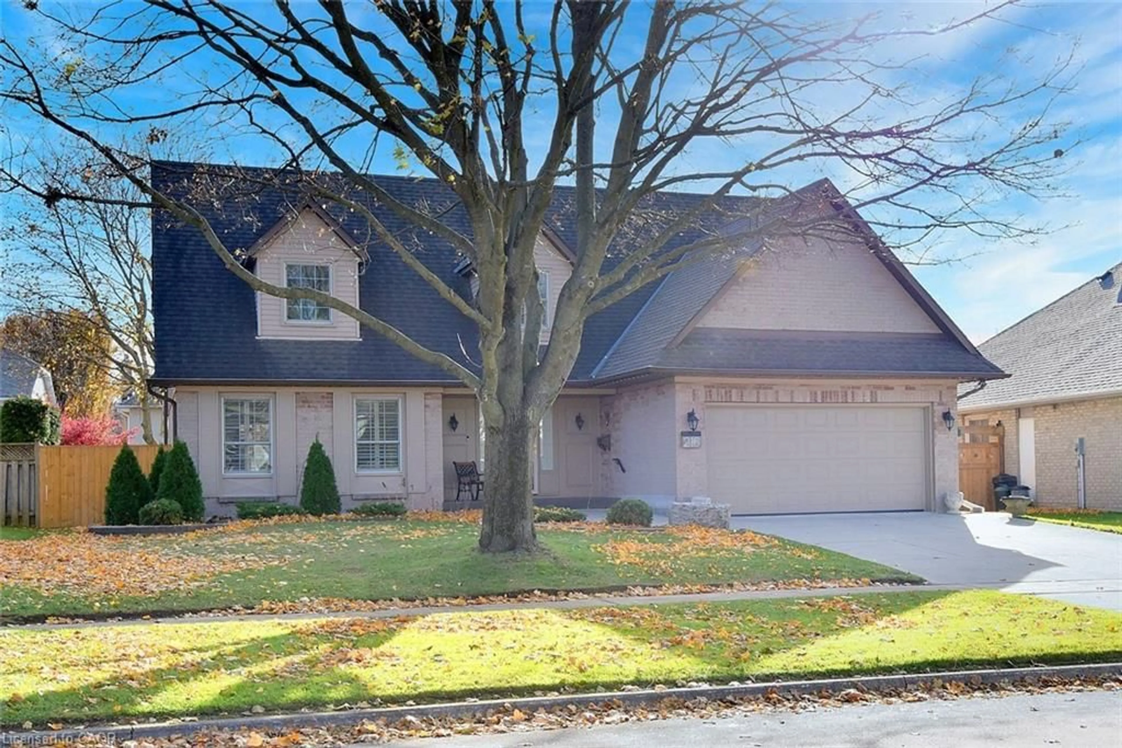 Home with vinyl exterior material, street for 216 Amberly Blvd, Ancaster Ontario L9G 4J7