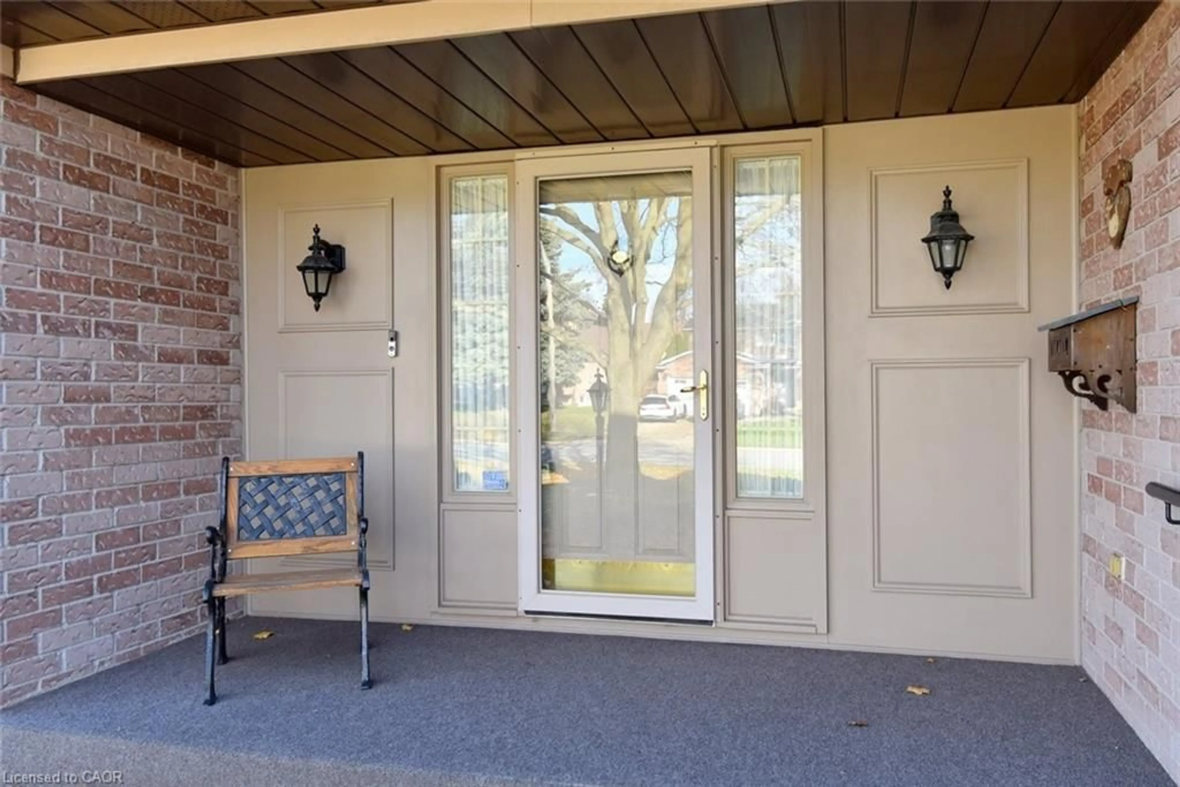 Indoor entryway for 216 Amberly Blvd, Ancaster Ontario L9G 4J7