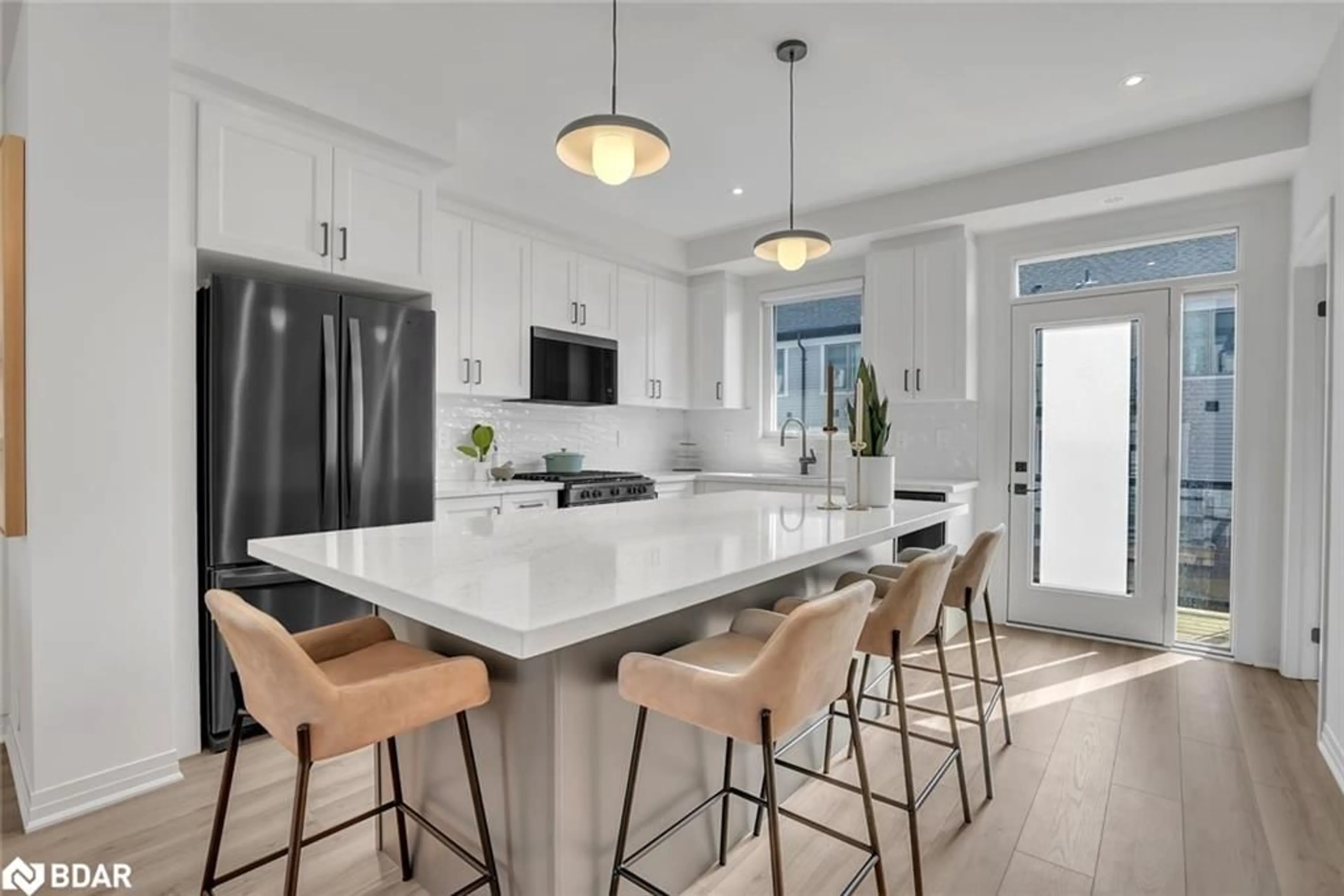 Open concept kitchen, ceramic/tile floor for 38 Brandon Cres, Tottenham Ontario L0G 1W0