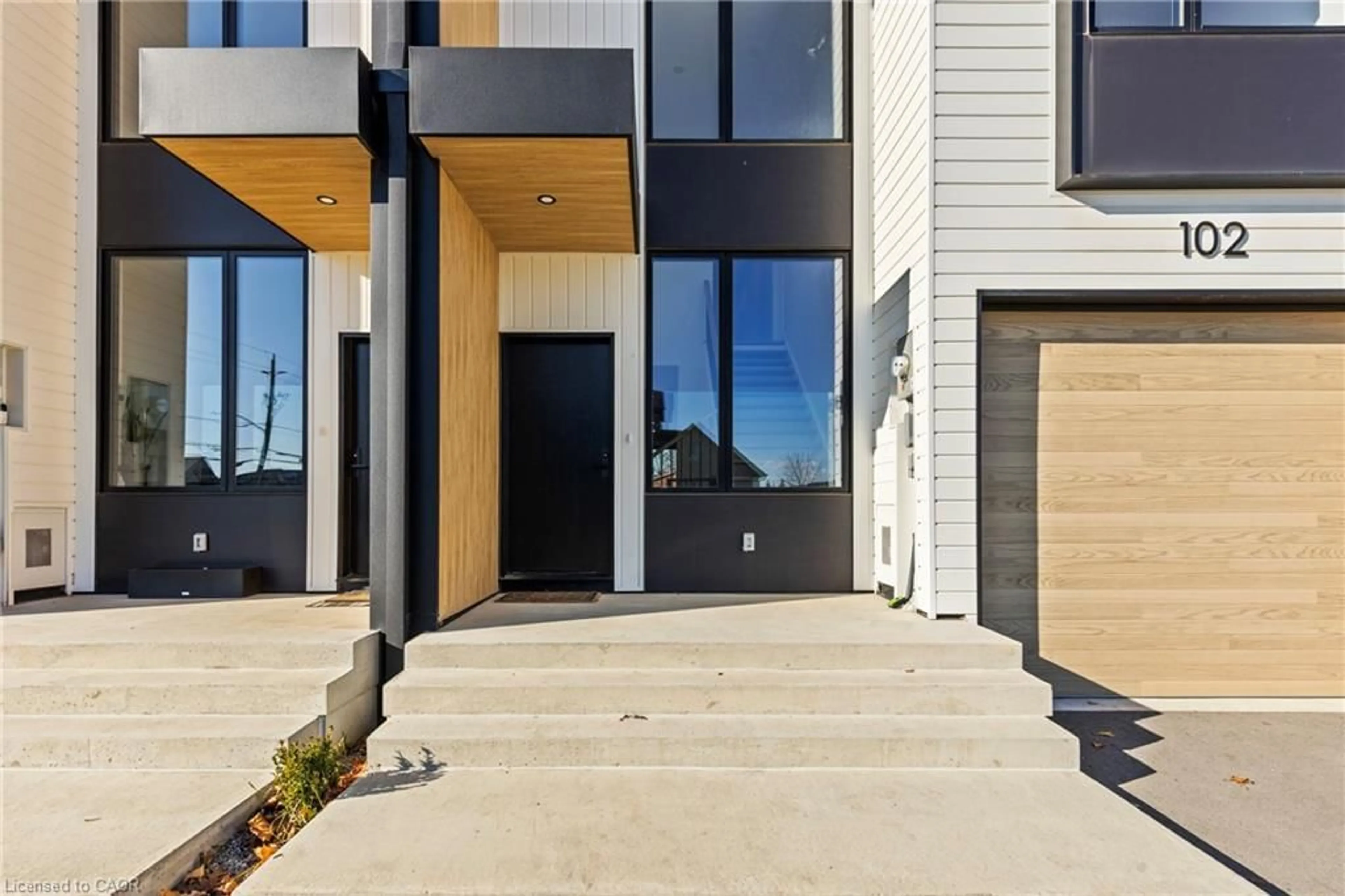 Unknown for 102 Lametti Dr, Fonthill Ontario L0S 1E6