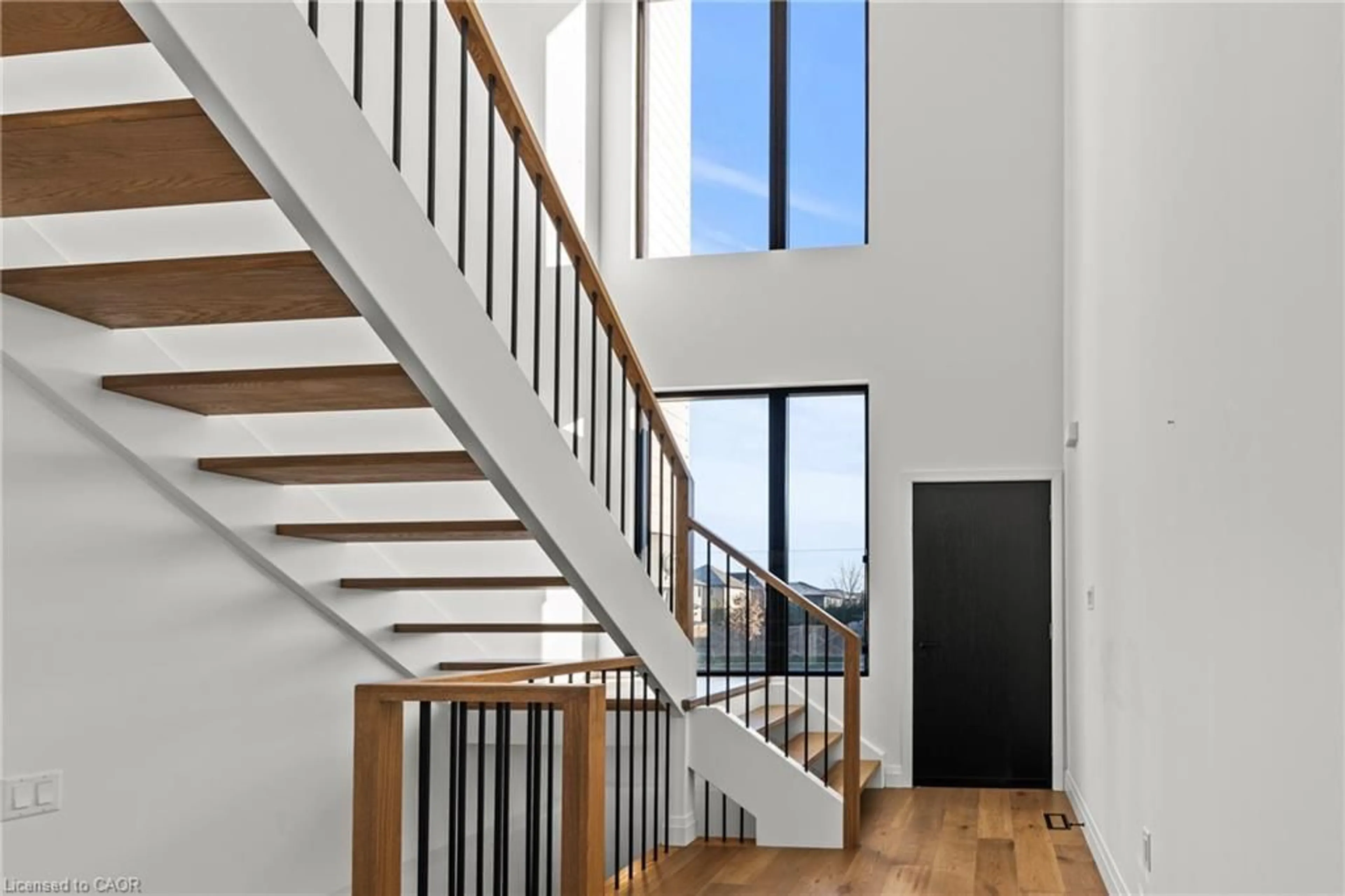 Stairs for 102 Lametti Dr, Fonthill Ontario L0S 1E6