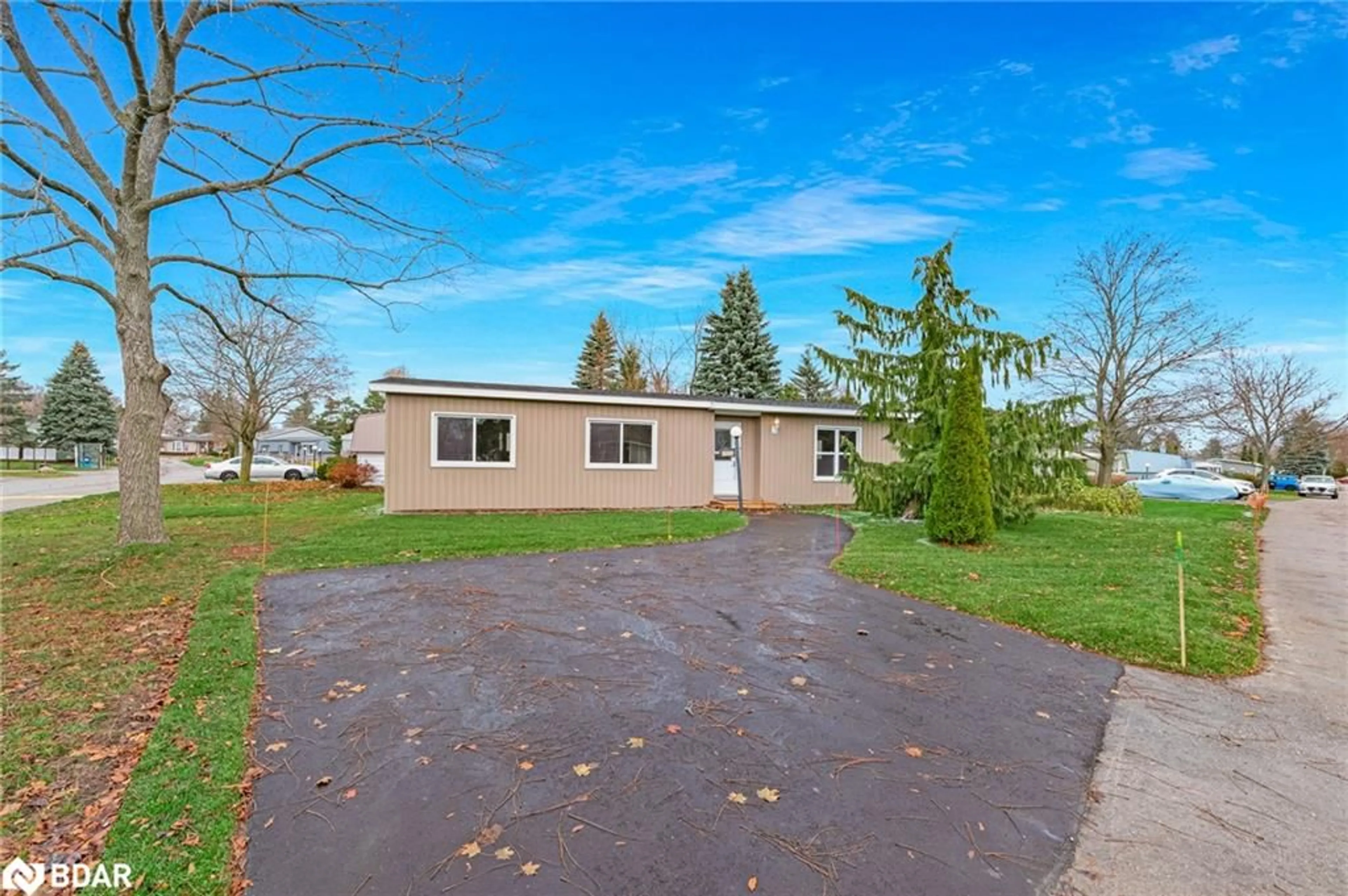 Unknown for 52 Corner Brook Trail, Innisfil Ontario L9S 1N6