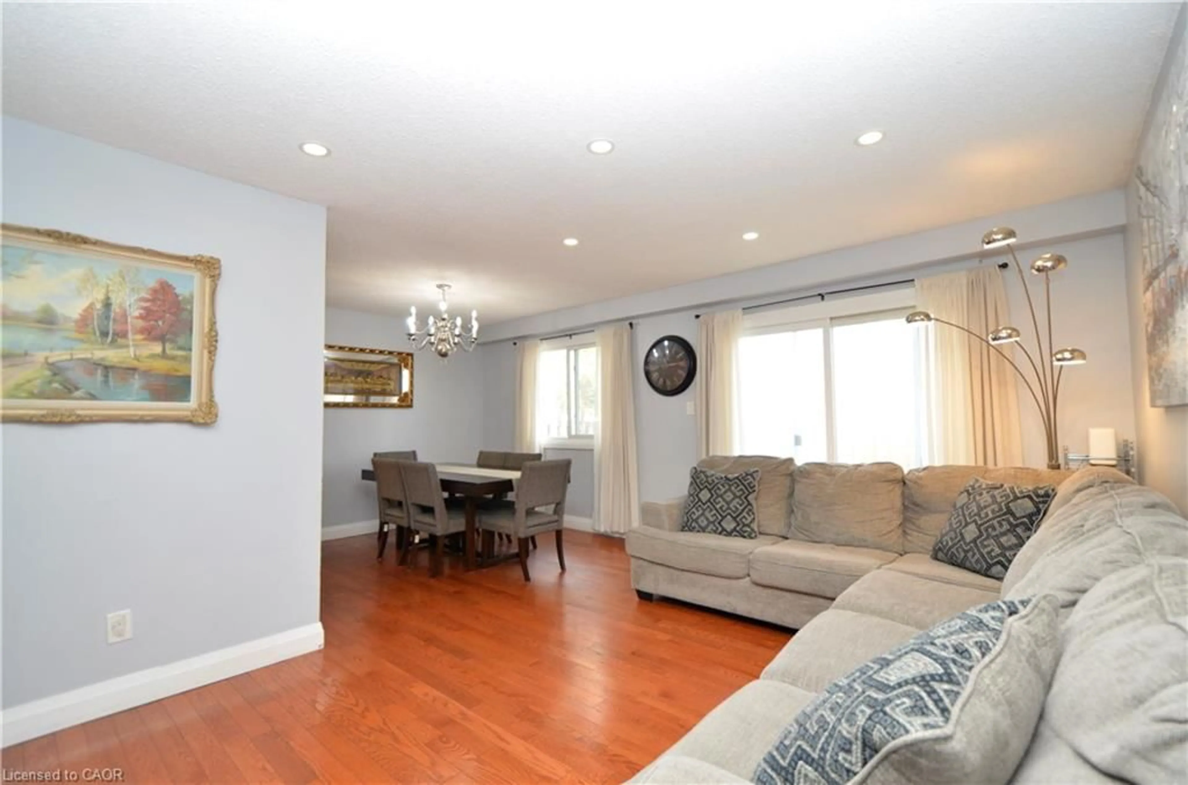 Living room with furniture, wood/laminate floor for 5610 Montevideo Rd #55, Mississauga Ontario L5N 2N9