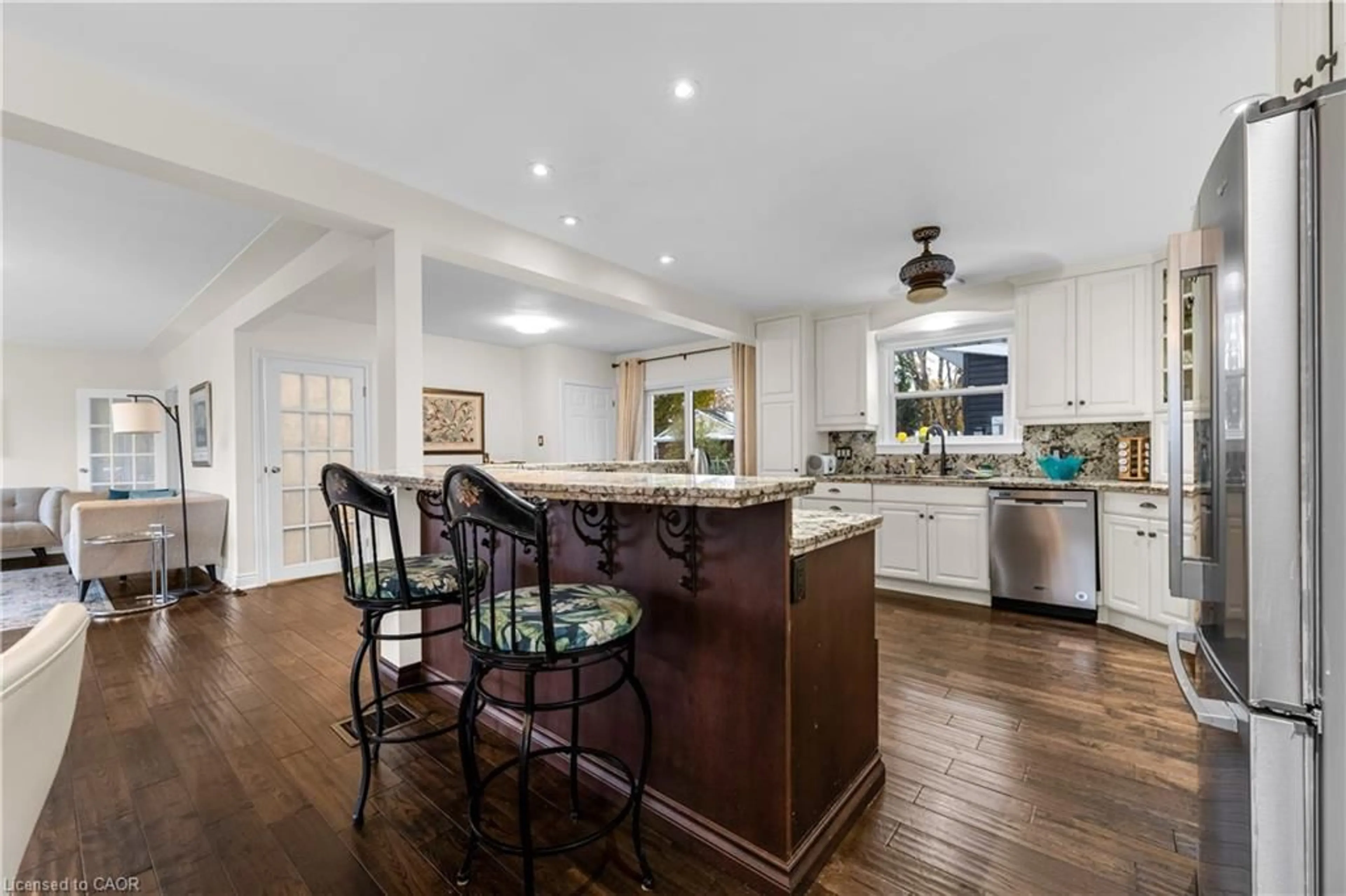Open concept kitchen, unknown for 21 Lakeside Dr, Grimsby Ontario L3M 2K9