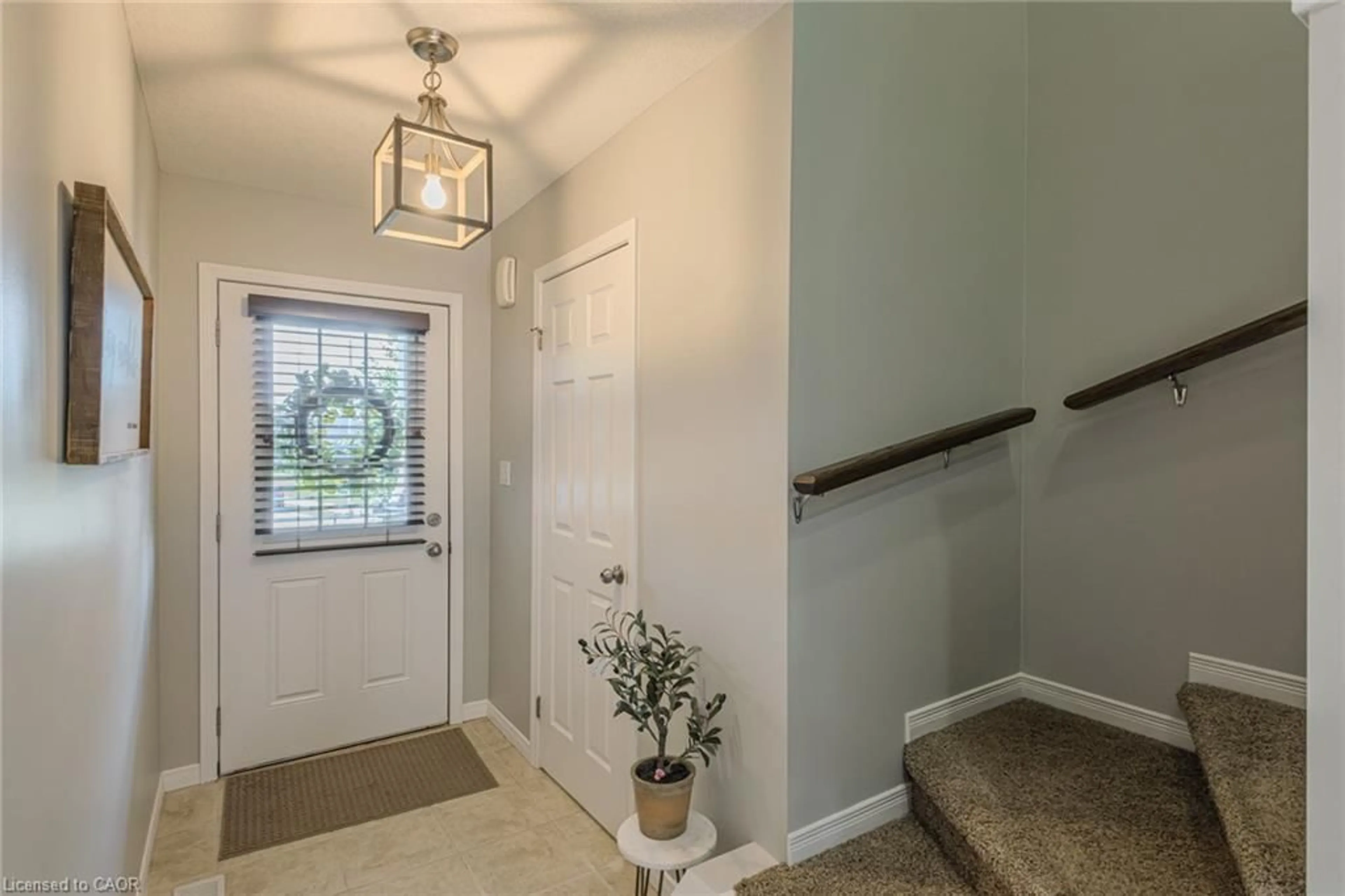 Indoor entryway for 37 Trillium Way, Simcoe Ontario N3Y 0B9