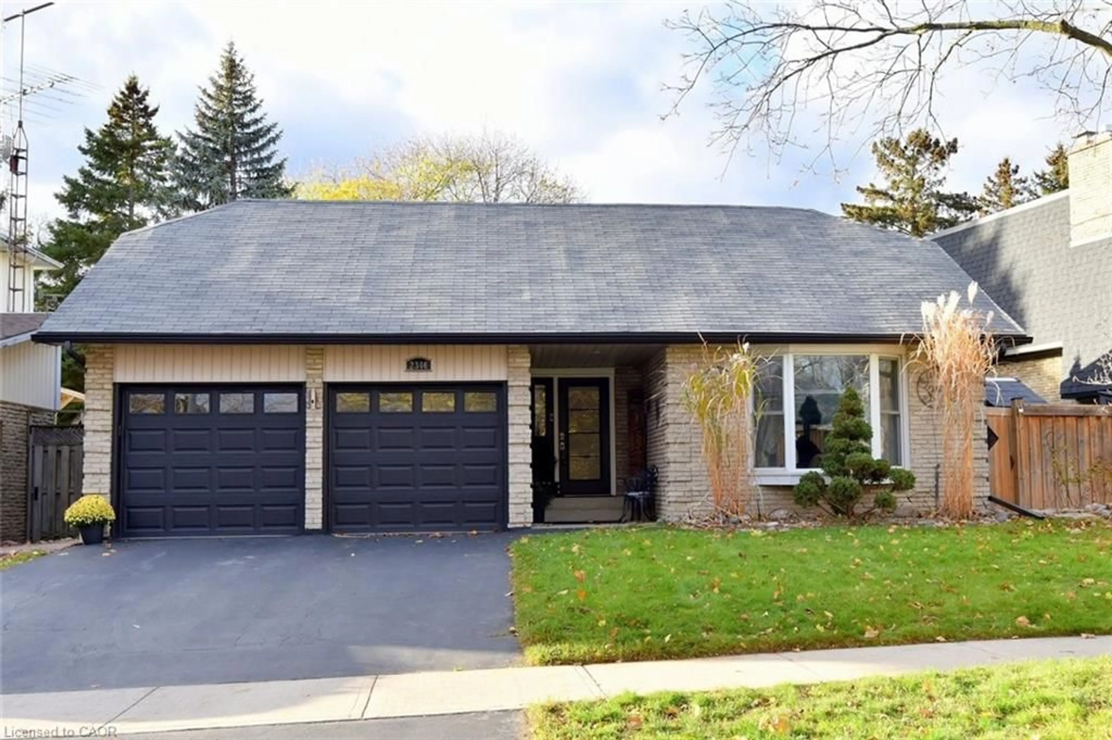 Home with brick exterior material, street for 2346 Cavendish Dr, Burlington Ontario L7P 3B4