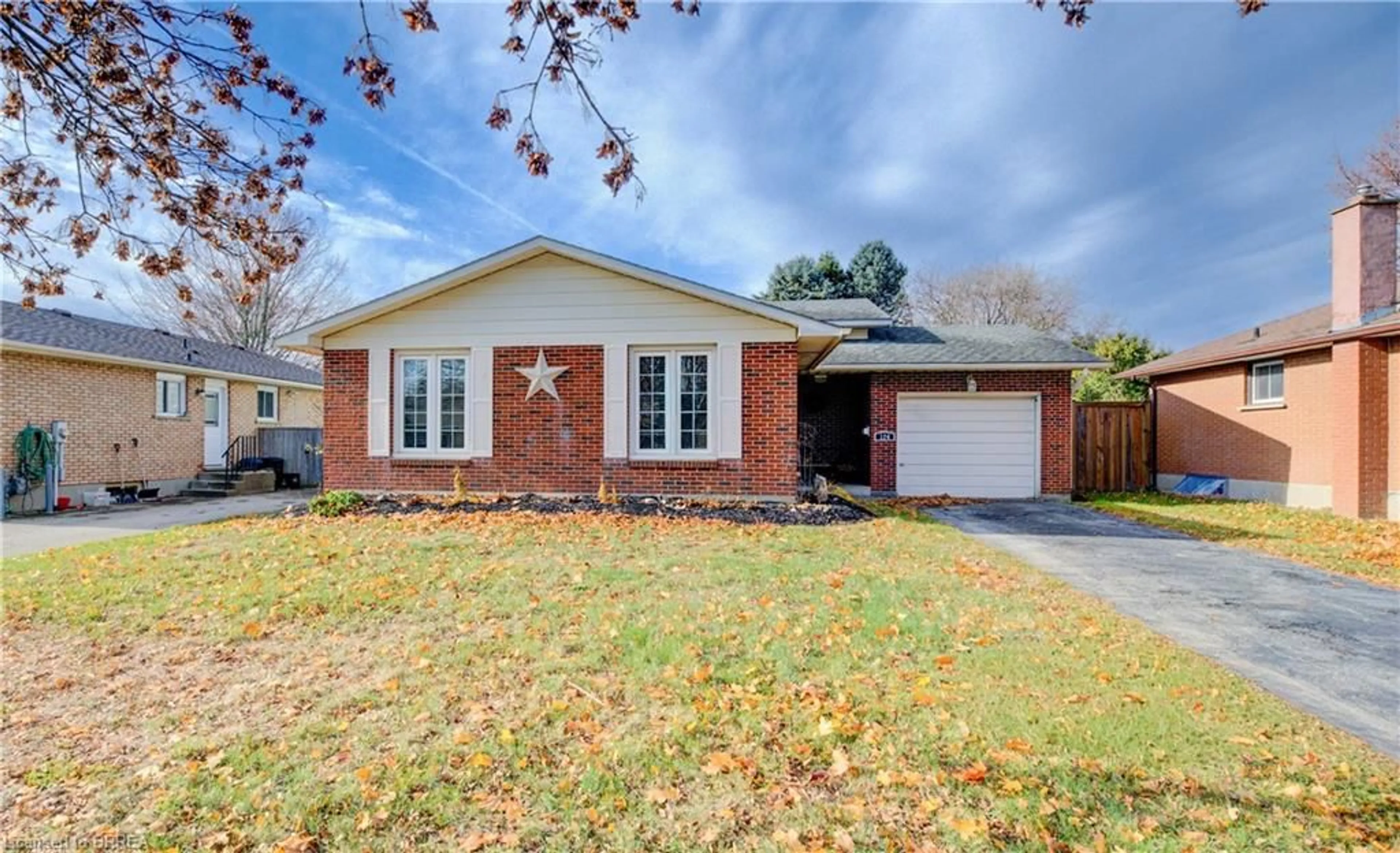 Home with brick exterior material, street for 124 Oak St, Simcoe Ontario N3Y 4S3