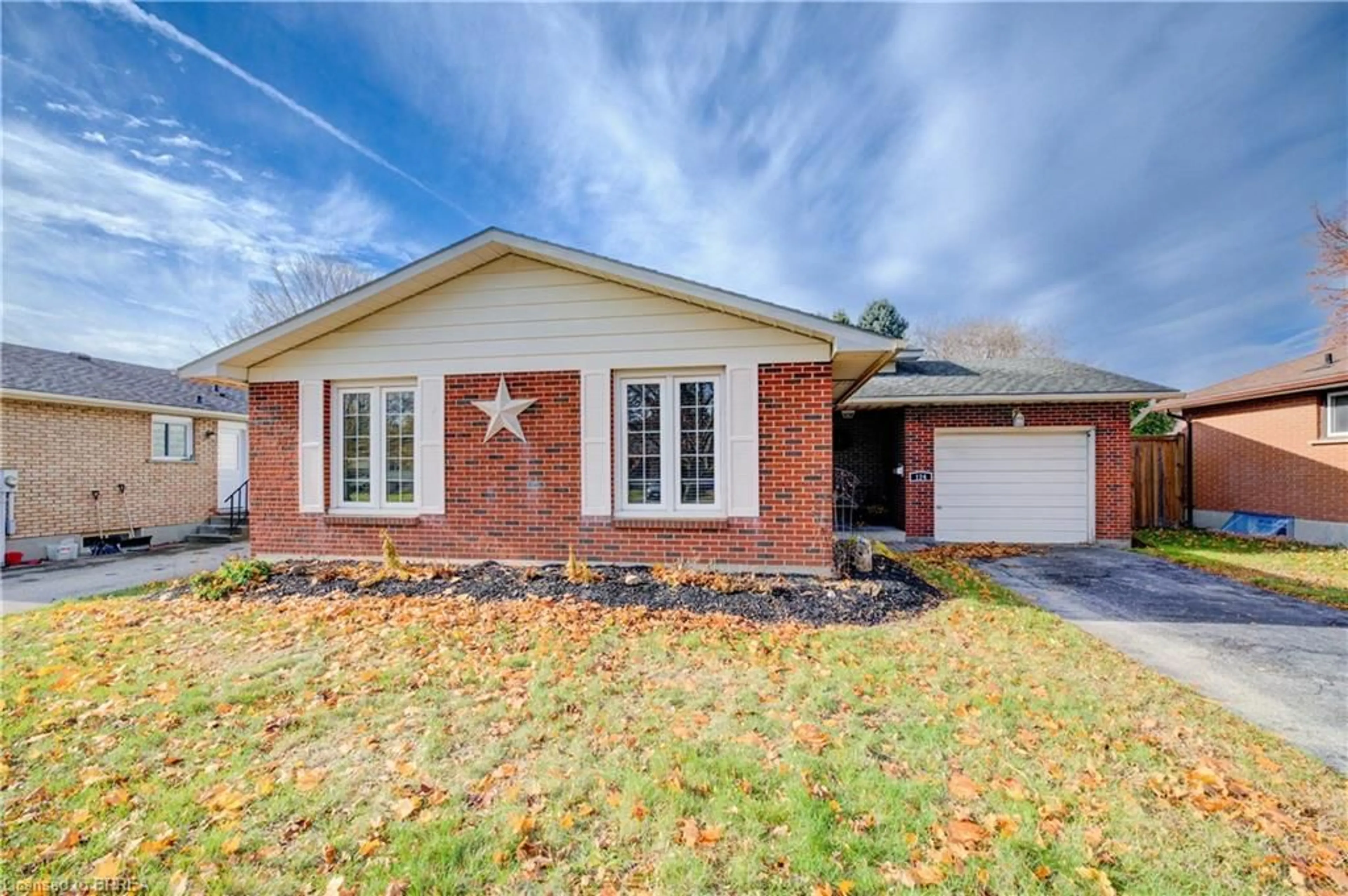 Home with brick exterior material, street for 124 Oak St, Simcoe Ontario N3Y 4S3