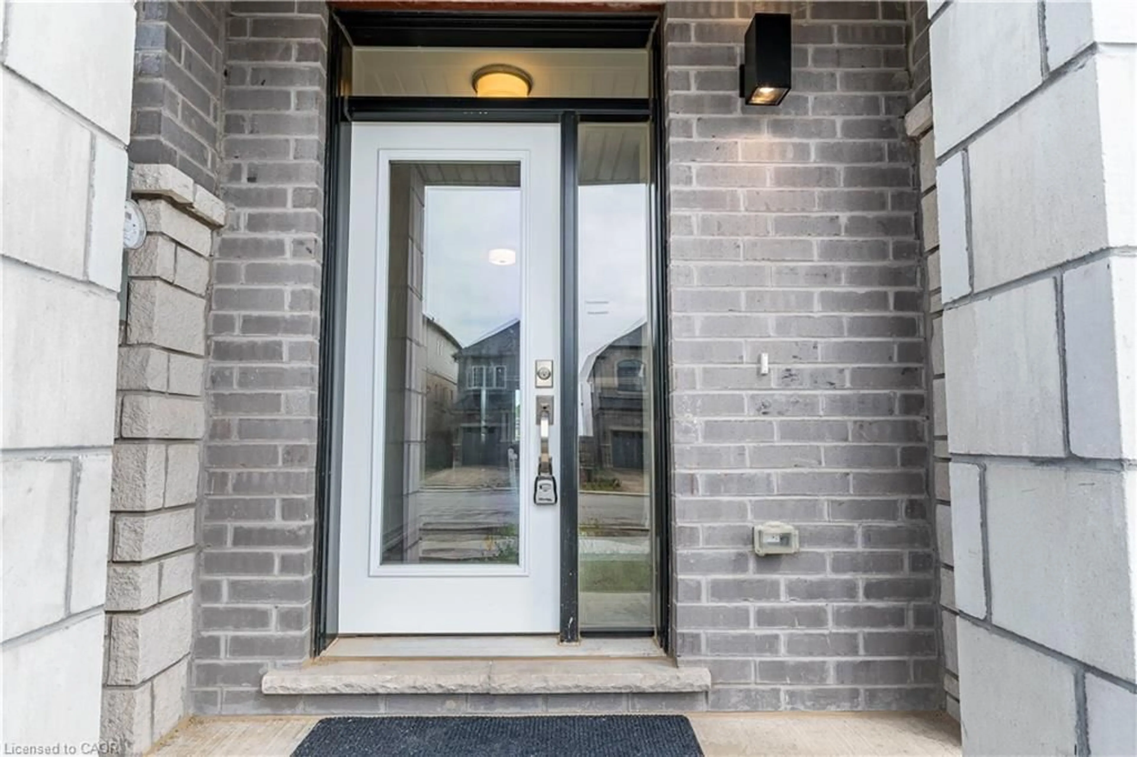 Indoor entryway for 57 George Briar Dr, Brantford Ontario N3L 0L1