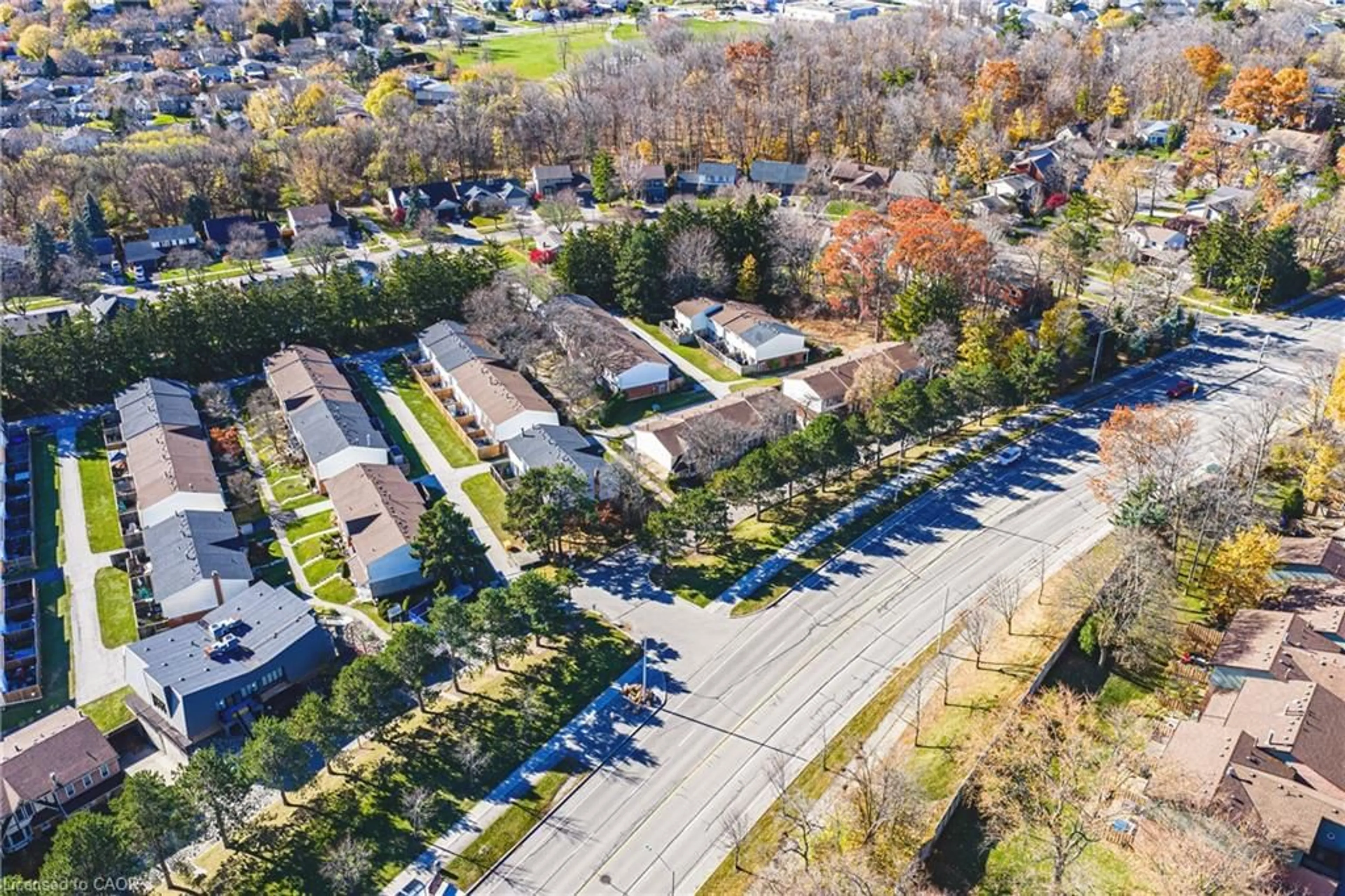 A pic from outside/outdoor area/front of a property/back of a property/a pic from drone, street for 2220 Upper Middle Rd #4, Burlington Ontario L7P 2Z9