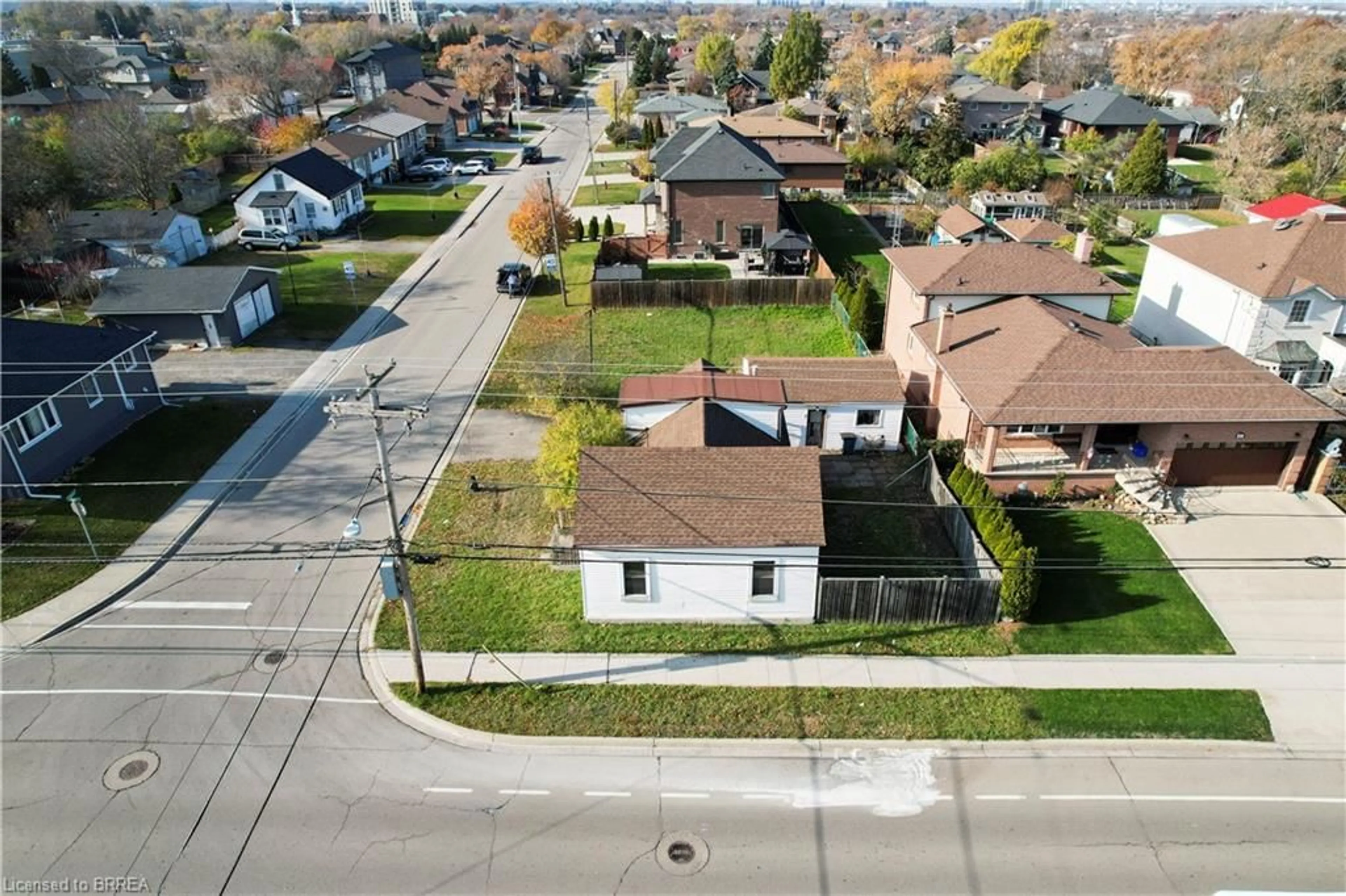 A pic from outside/outdoor area/front of a property/back of a property/a pic from drone, street for 199 Millen Rd, Stoney Creek Ontario L8E 2G6